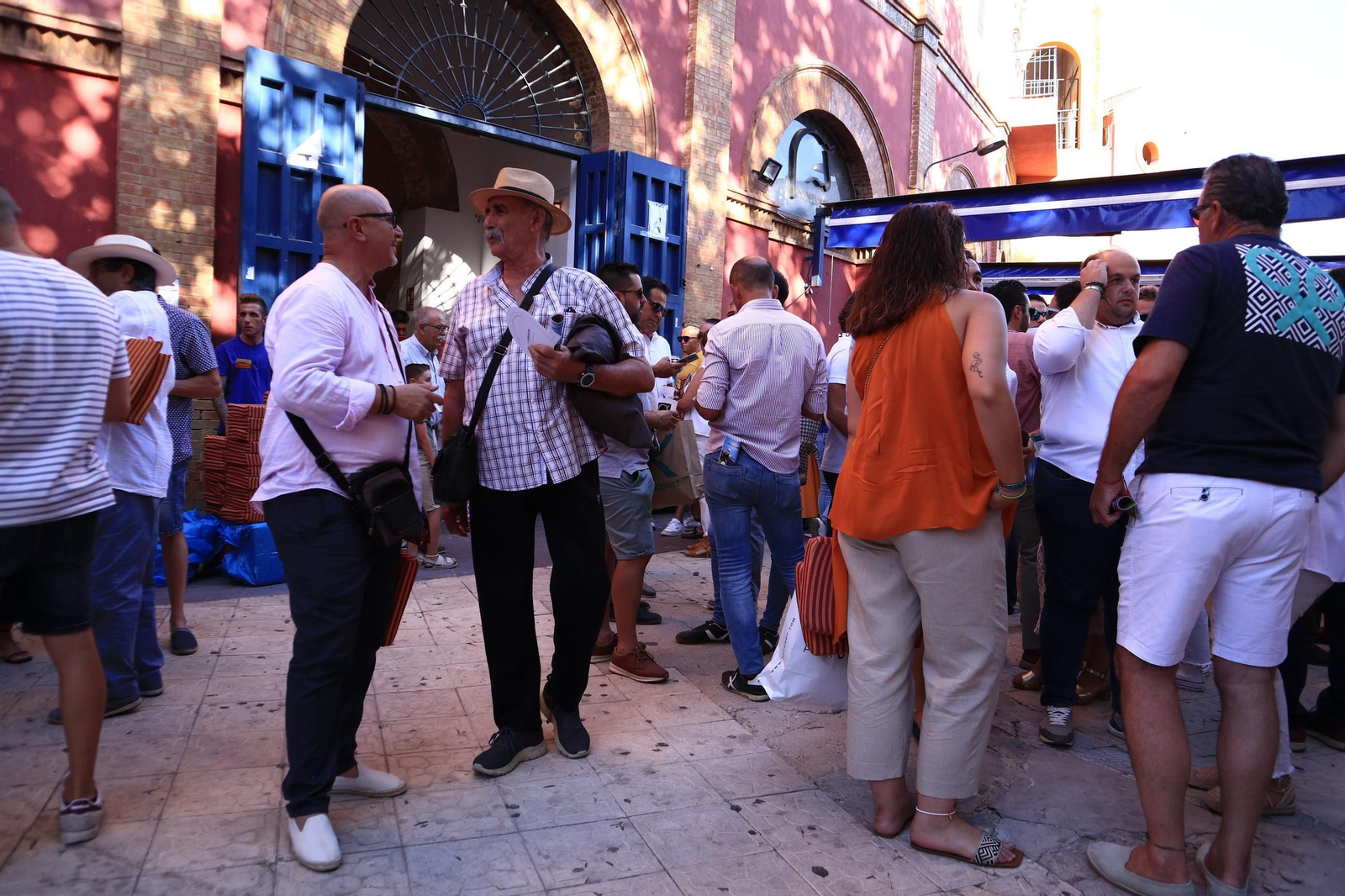 Imágenes de ambiente en el tercer día de toros en Huelva