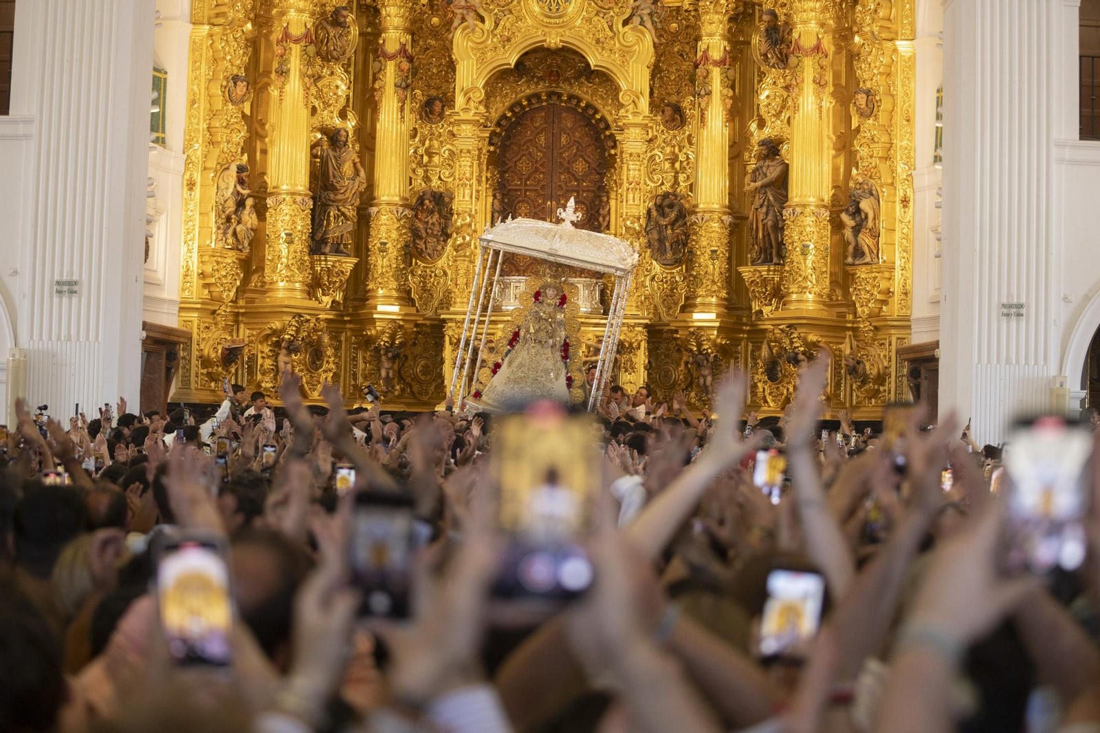 Las mejores imágenes de la procesión de la Virgen del Rocío en la aldea