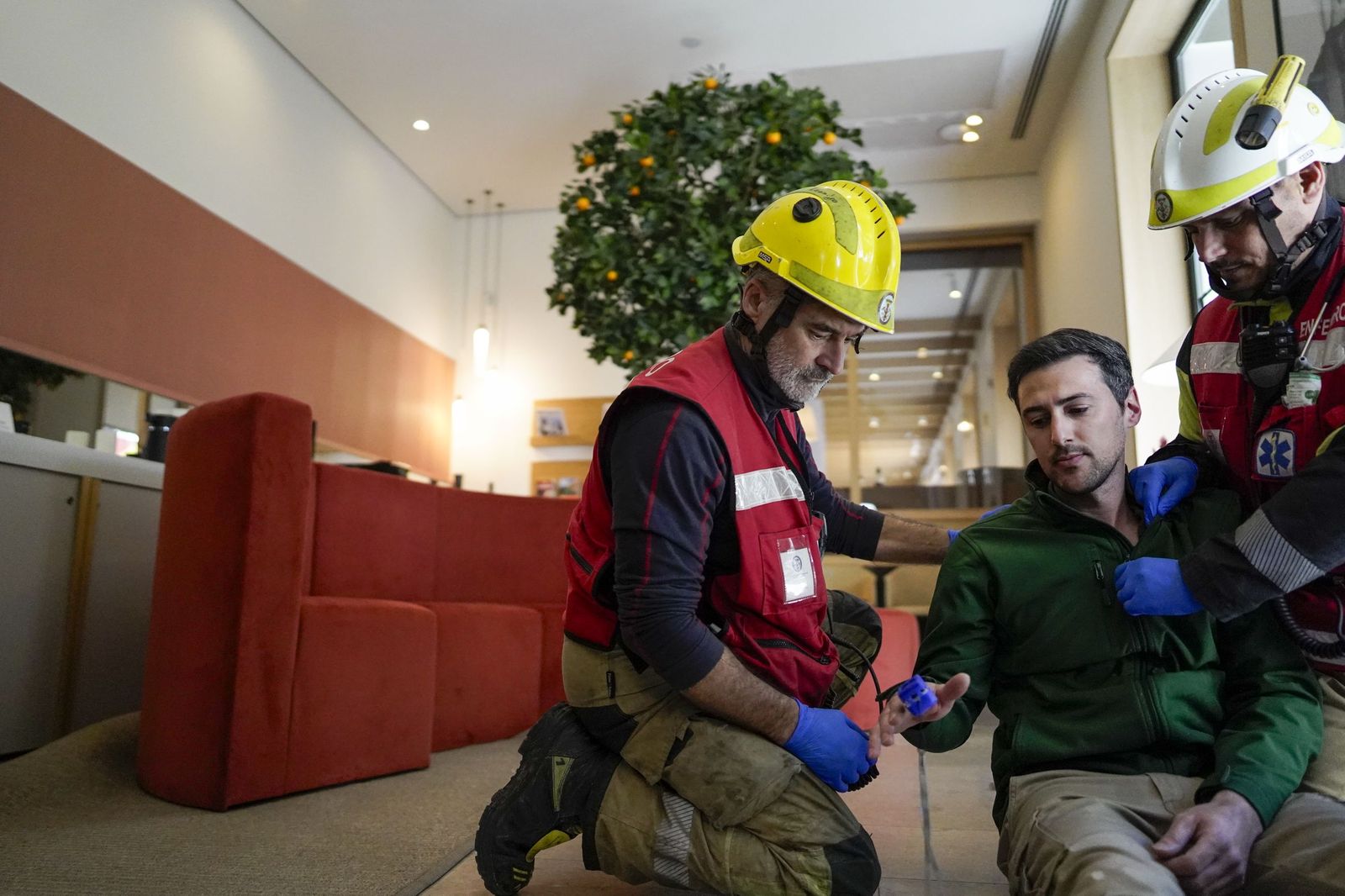 El simulacro de incendio organizado por el Servicio de Extinción de Incendios de los Bomberos, en imágenes