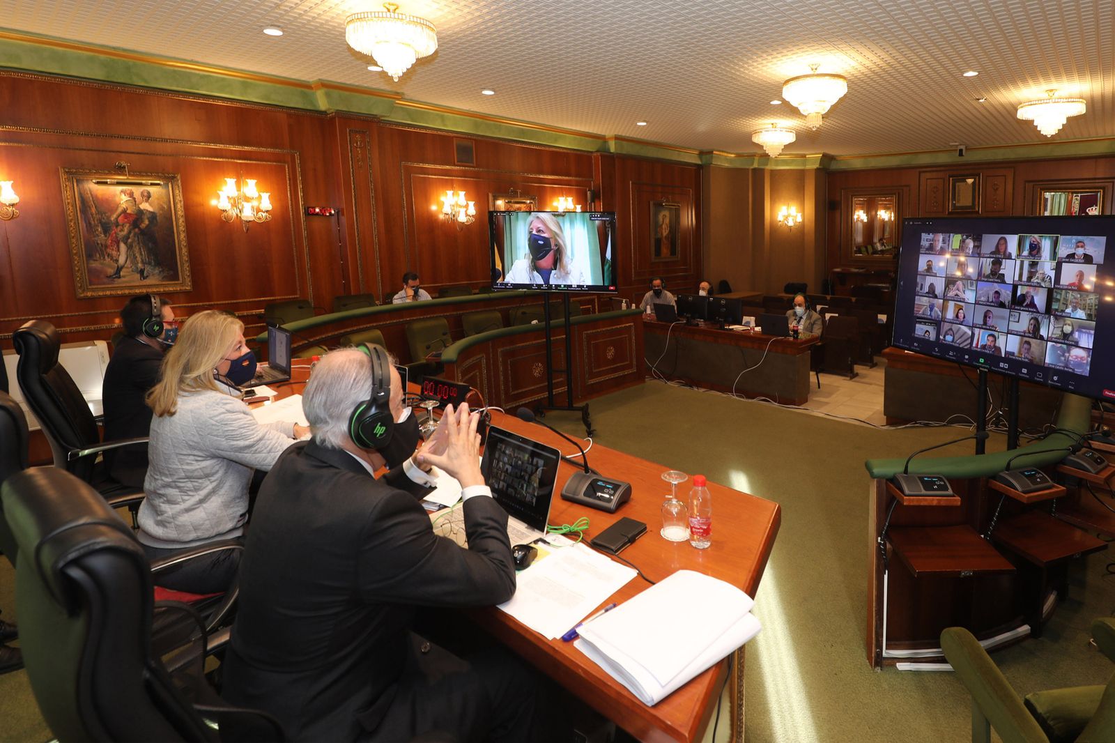 La alcaldesa de Marbella, Ángeles Muñoz (C.), preside el Pleno telemático de enero.