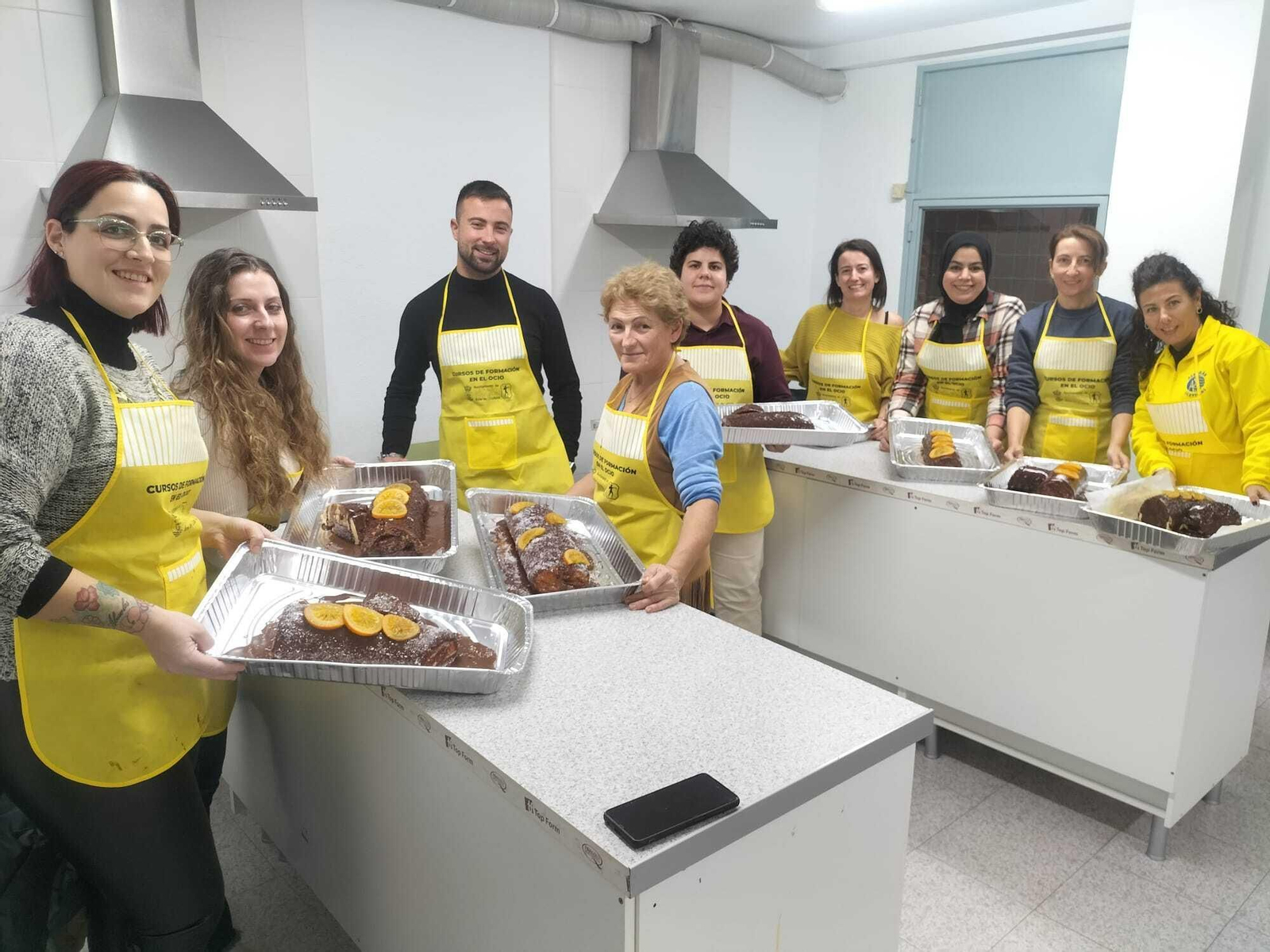 Alumnos del curso, con sus elaboraciones navideñas.