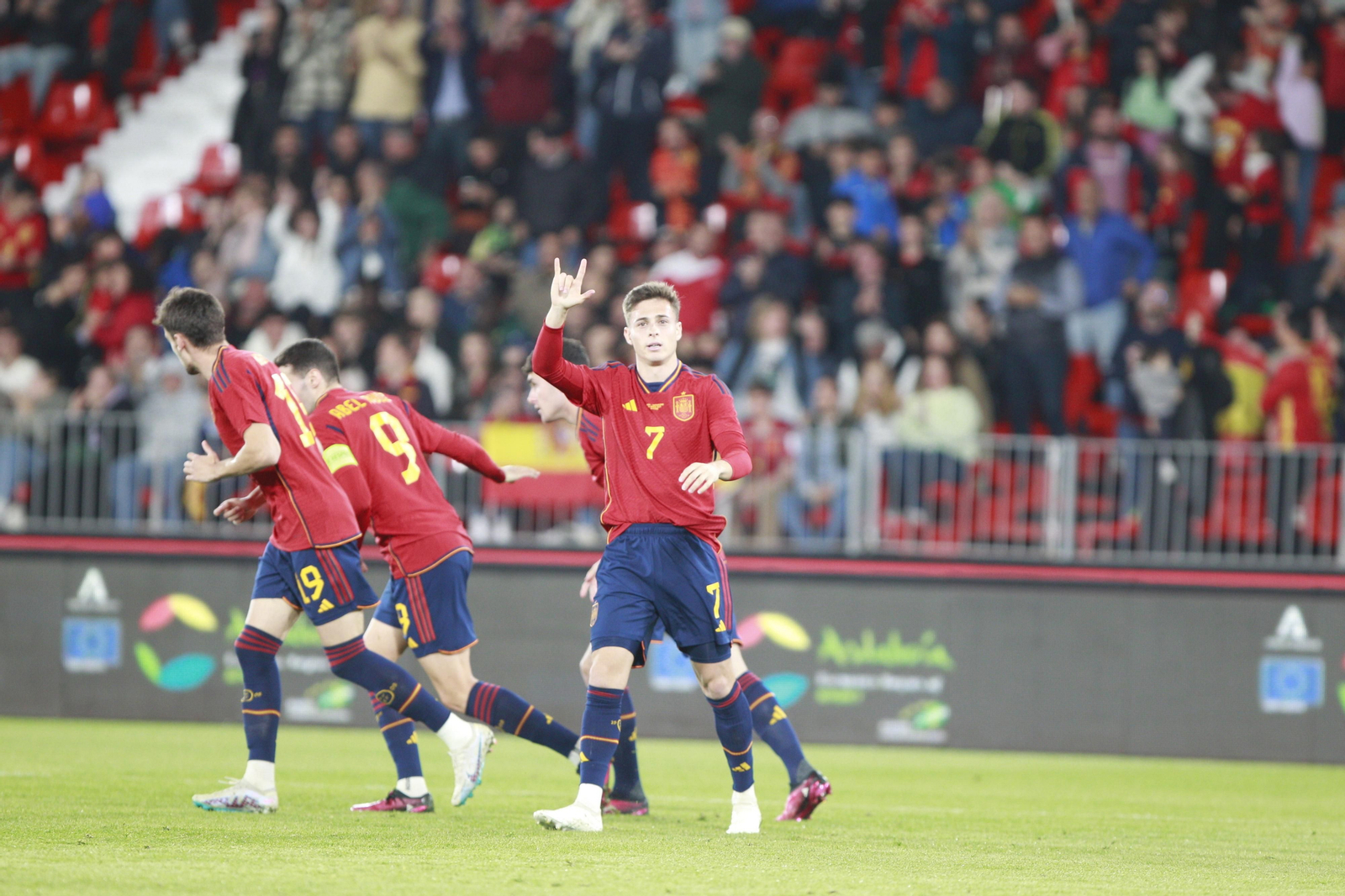 Imágenes del partido de fútbol amistoso entre las selecciones de España y Suiza Sub 21, disputado en Almería