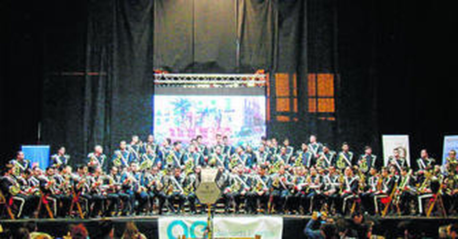 Santa Cruz durante su actuación en la Feria Capricho Cofrade de Armilla.