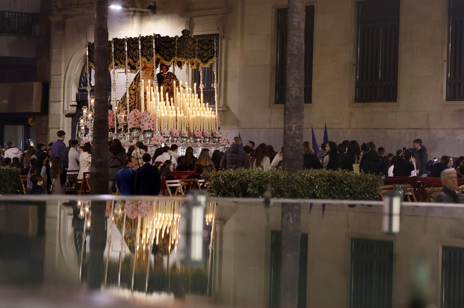 El Nazareno llena de fervor la Madrugá de Huelva: momentos de la salida este 2025