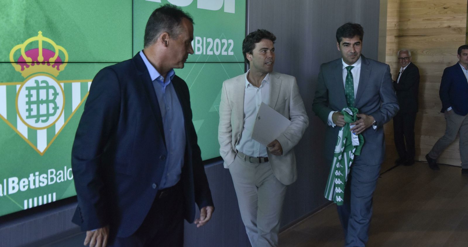 Alexis, Rubi y Haro, con  Federico Martínez Feria al fondo, en la presentación del  técnico catalán.
