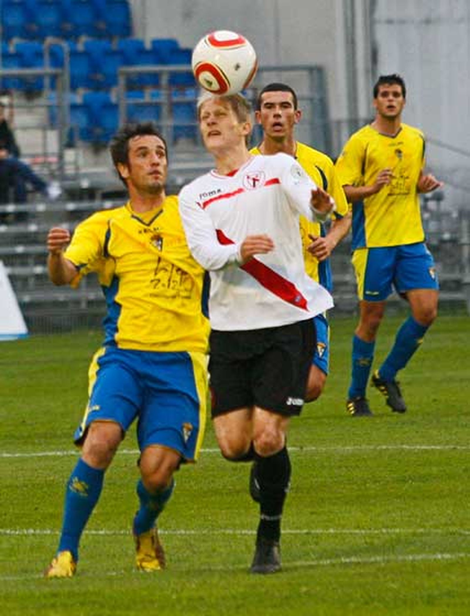 El Cádiz de Jose González,que suma la cuarta victoria consecutiva, somete al filial sevillista en un partido trabado gracias a los goles de Pachón y Enrique

Foto: Jesus Marin