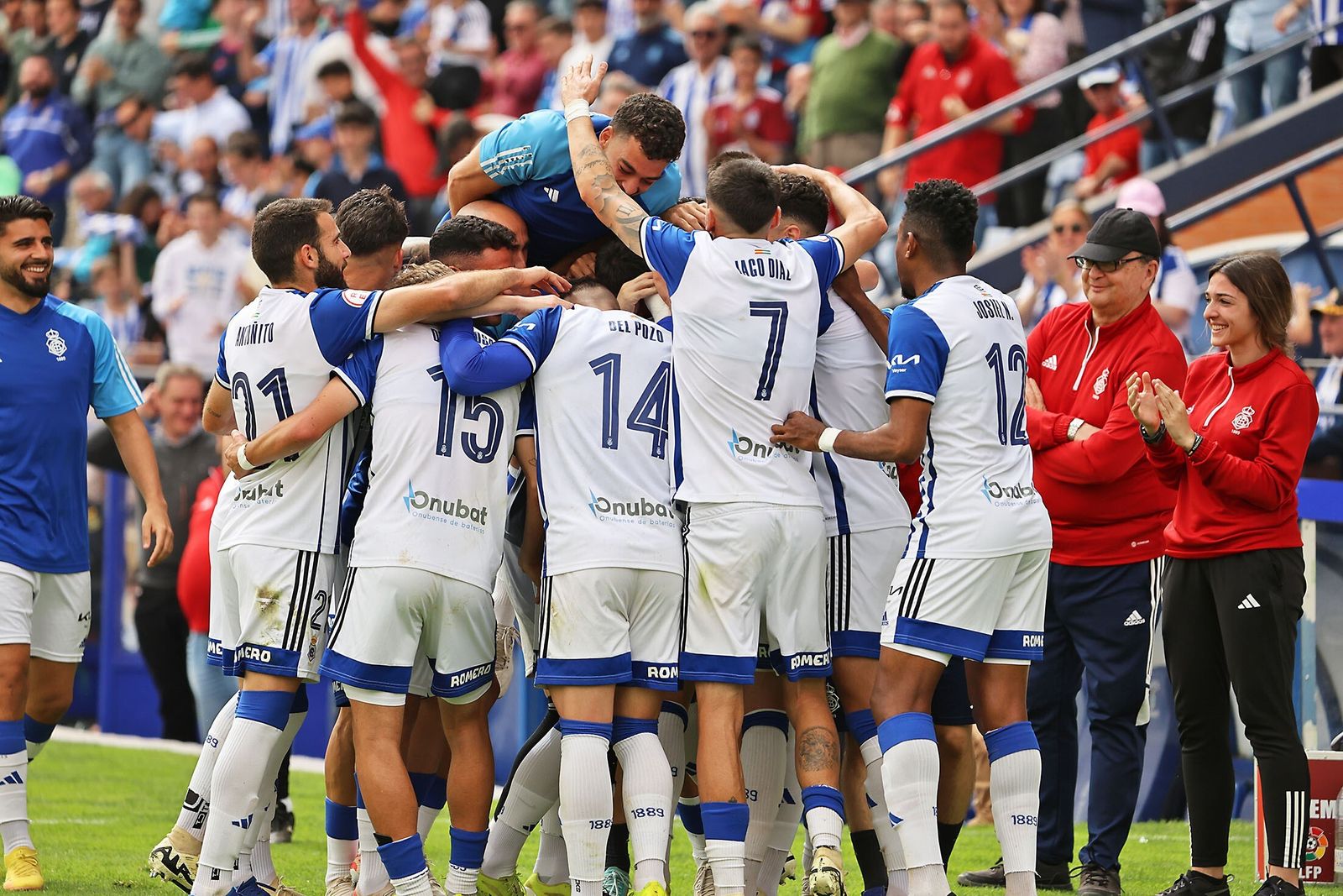 Los jugadores del Recre celebran un gol esta temporada.