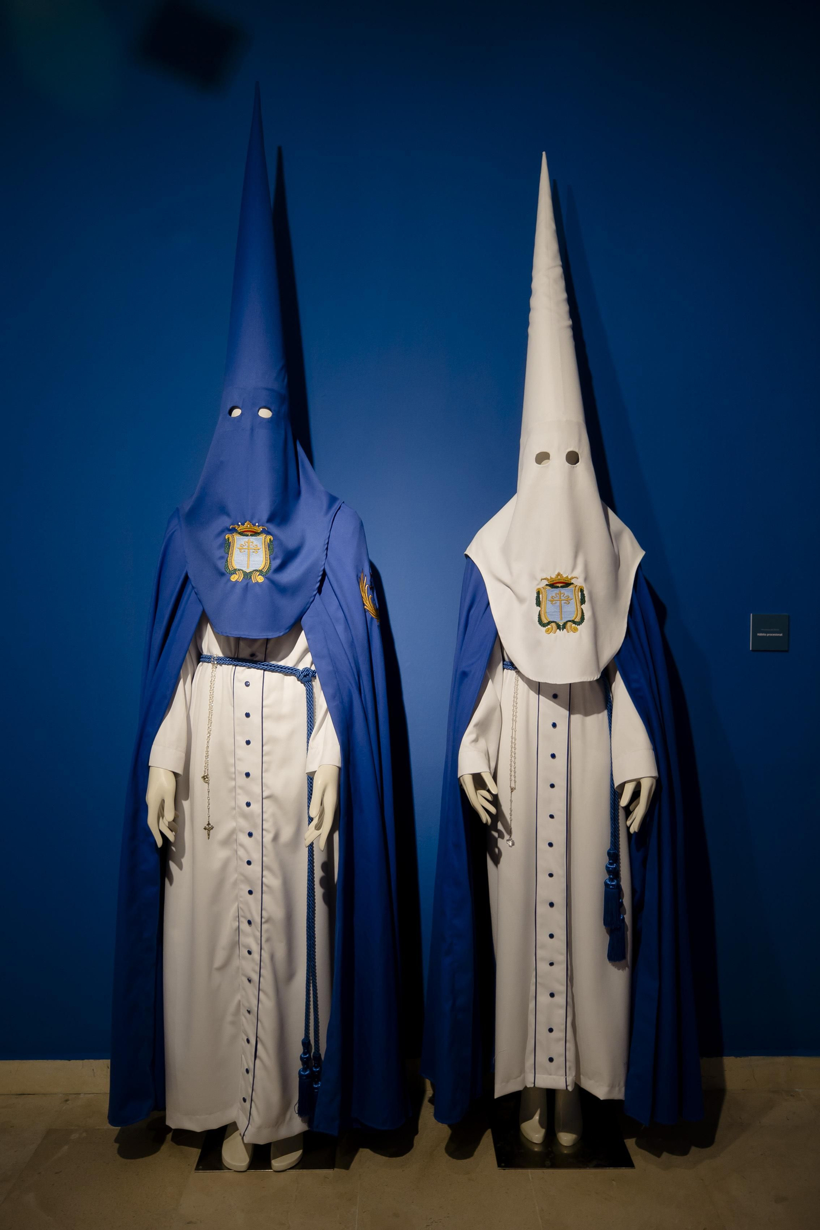Imágenes de la exposición "Estrenos Semana Santa 2024" en la sede de la Fundación Cajasol