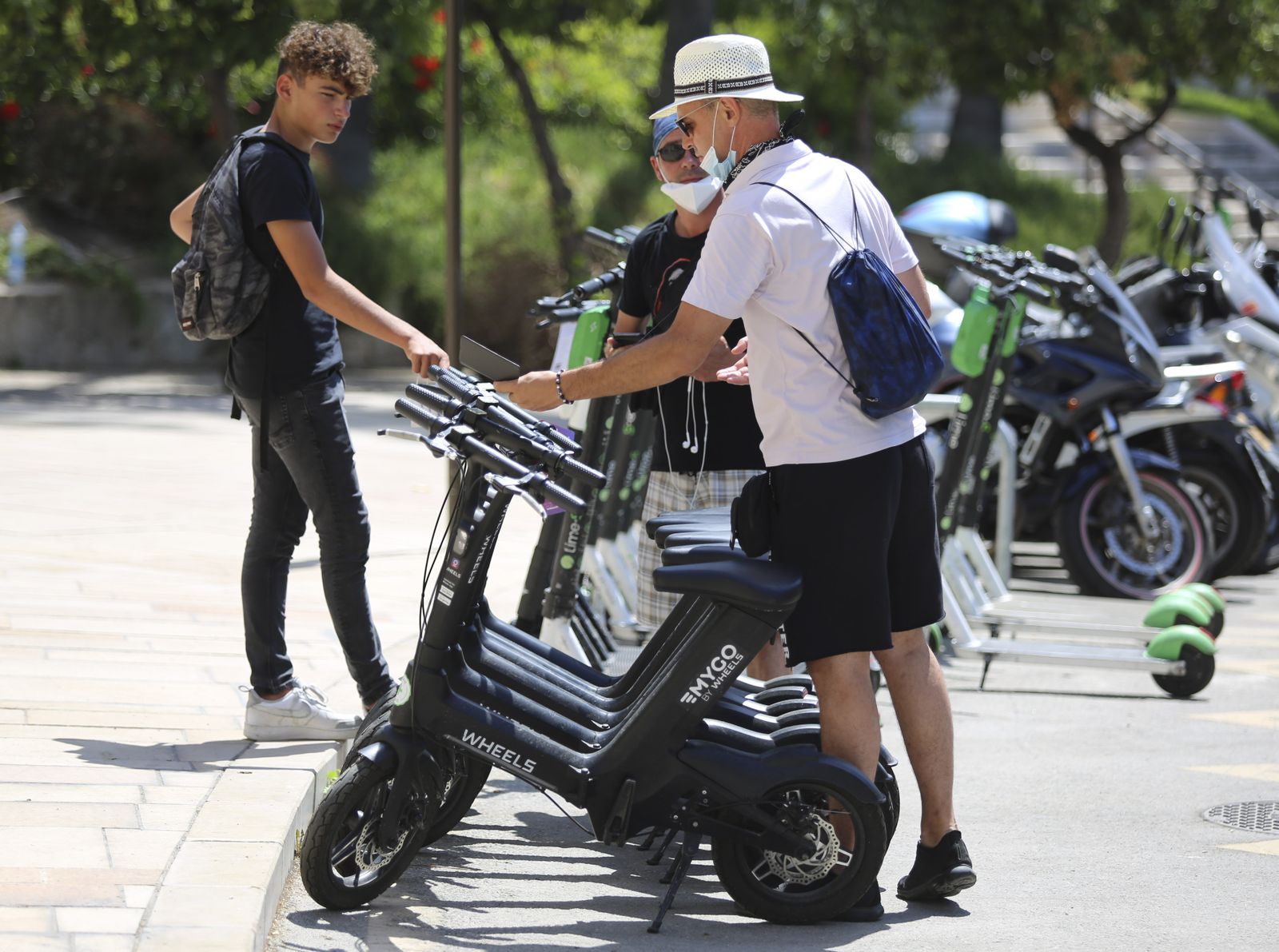 Fotos del primer día de mascarillas obligatorias en las playas y el Centro de Málaga