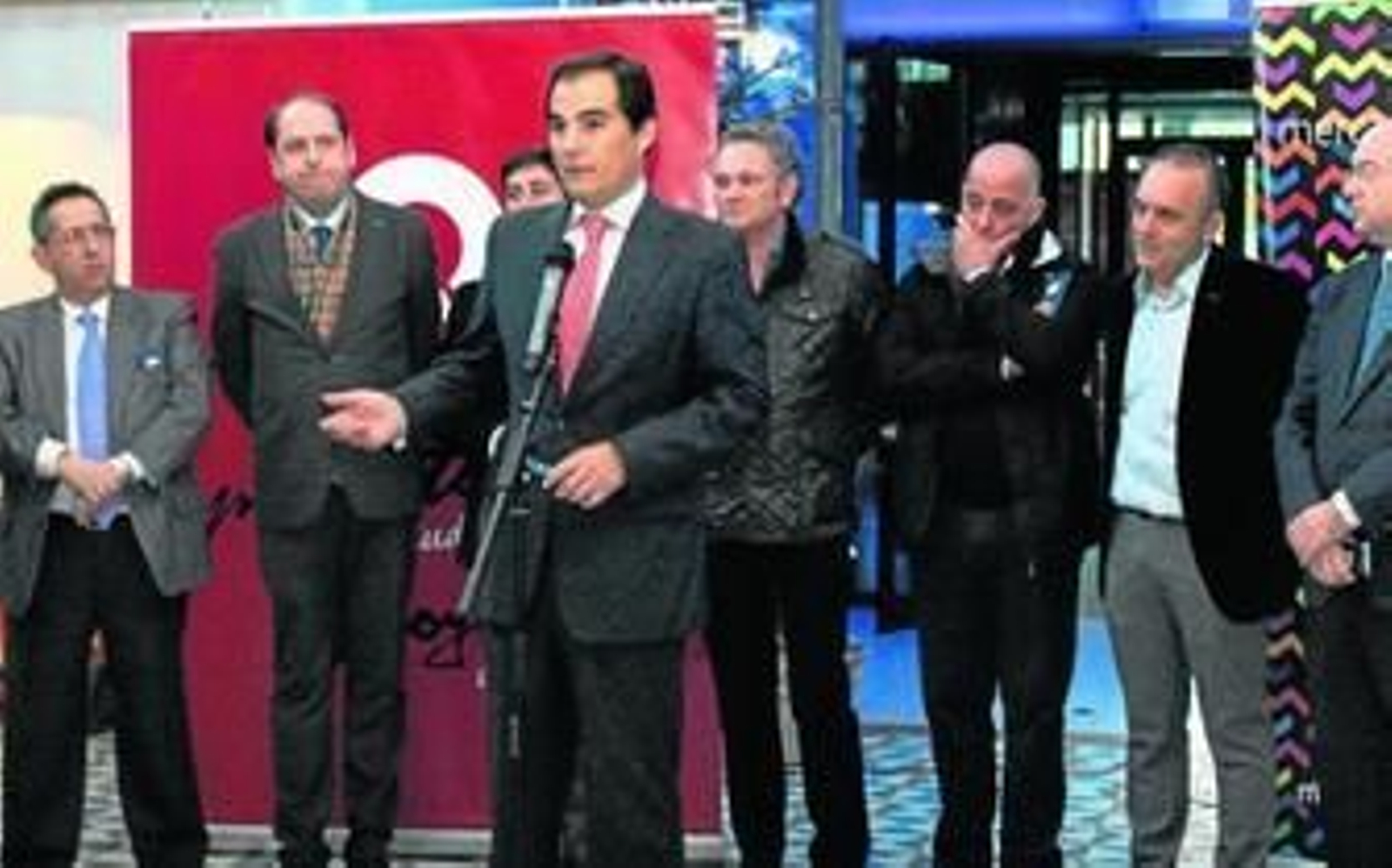 El alcalde, José Antonio Nieto, ayer durante un acto en el Mercado Victoria.