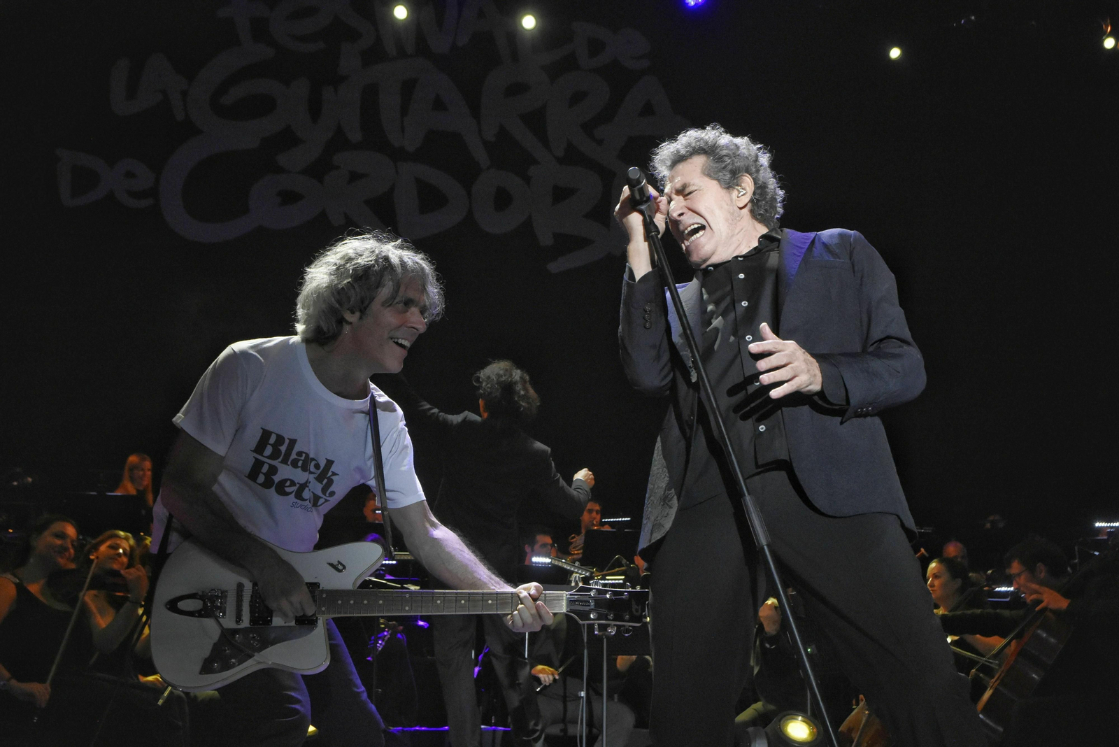 Miguel Ríos, en un momento del concierto del sábado en la Axerquía.