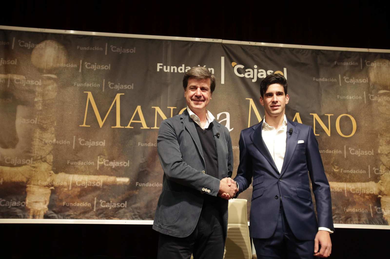 Cayetano Martínez de Irujo y Alberto López Simón, antes del coloquio.