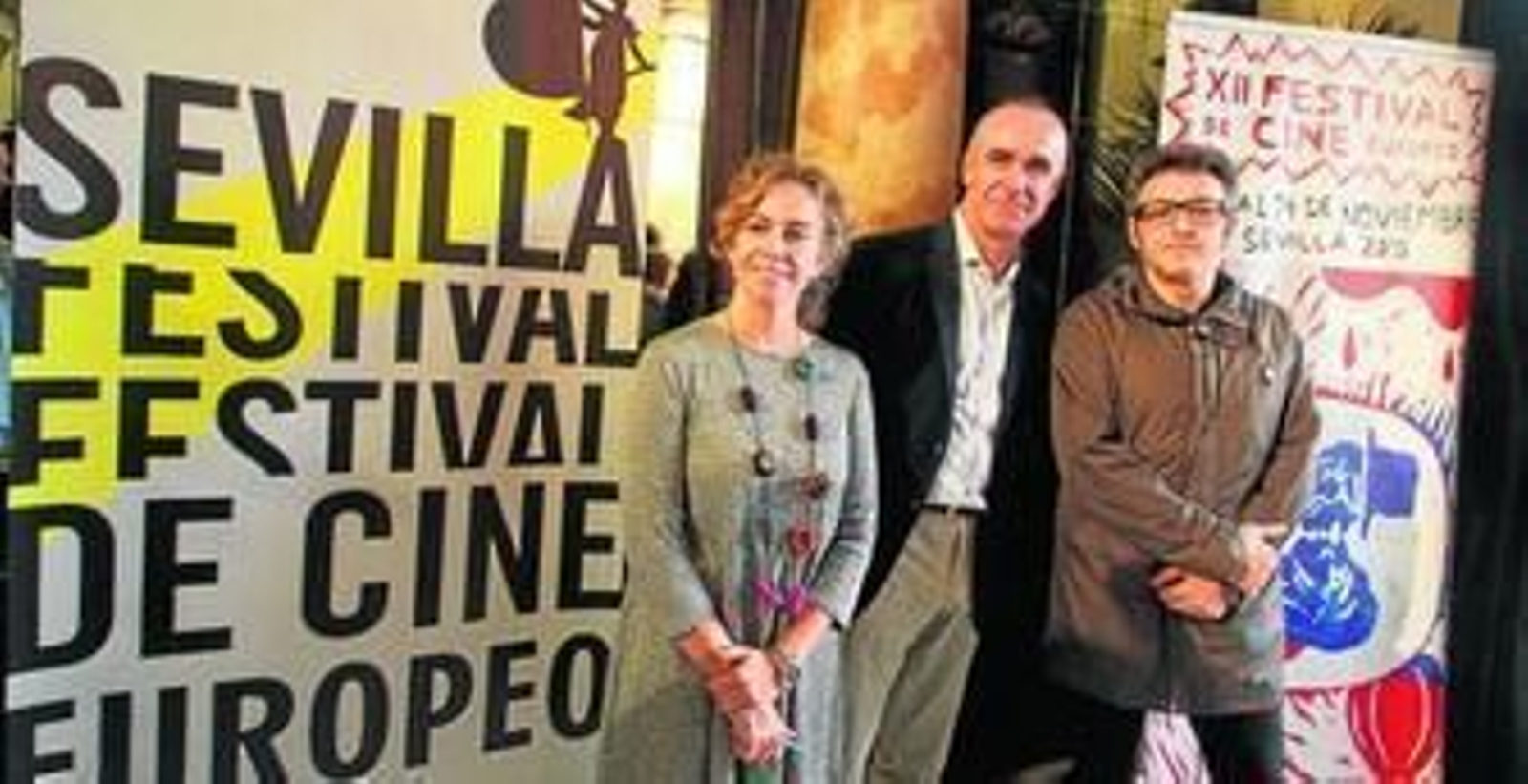 Isabel Ojeda, directora general de Cultura, el delegado Antonio Muñoz y el director del SEFF José Luis Cienfuegos, ayer en el Casino de la Exposición.