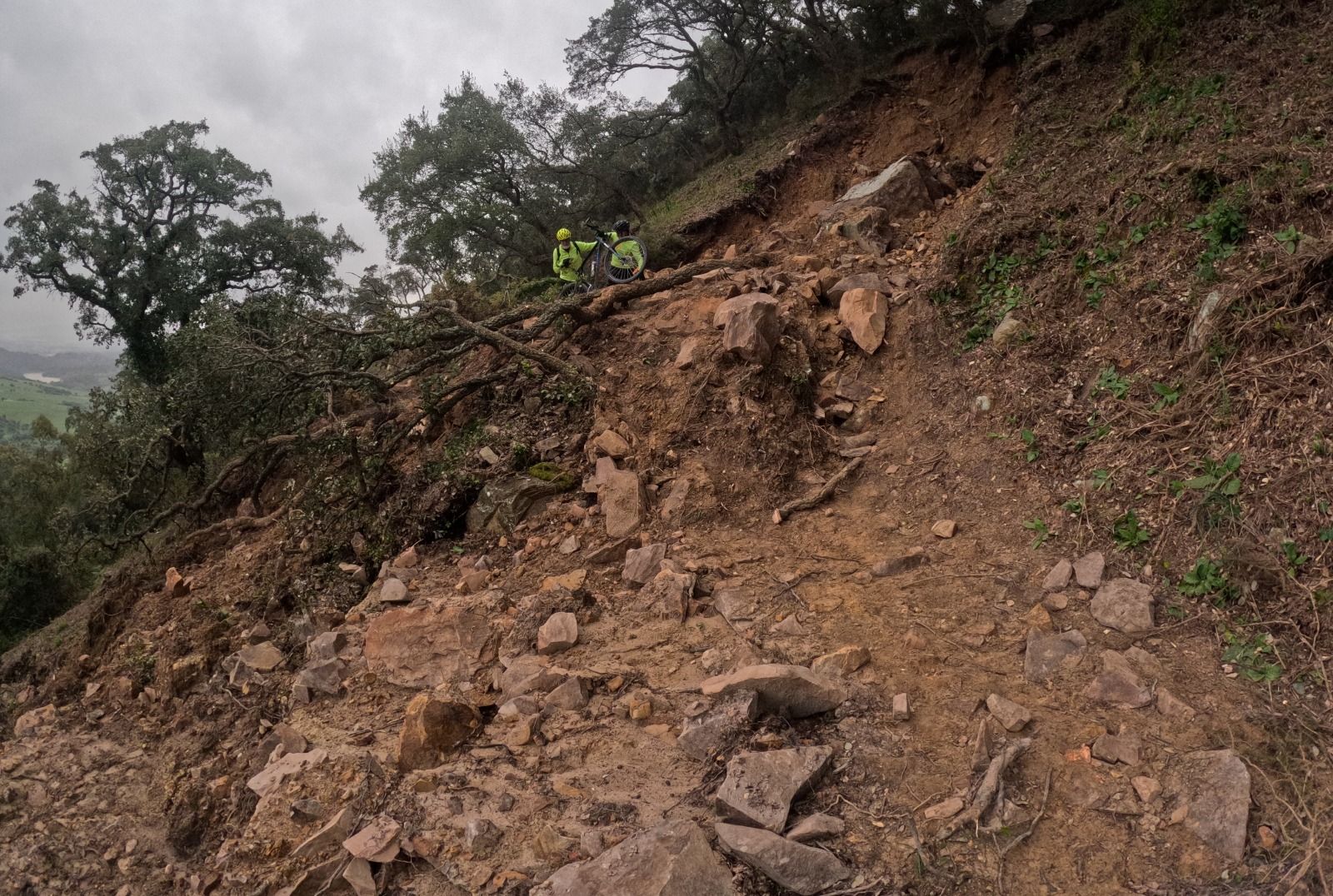 El carril de Las Corzas, destrozado tras los temporales