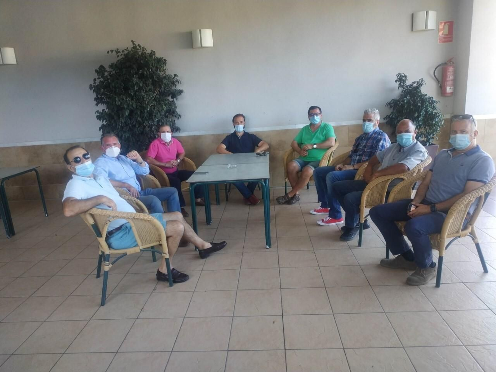 La directiva de la Unión Deportiva Los Barrios, en su toma de coctacto