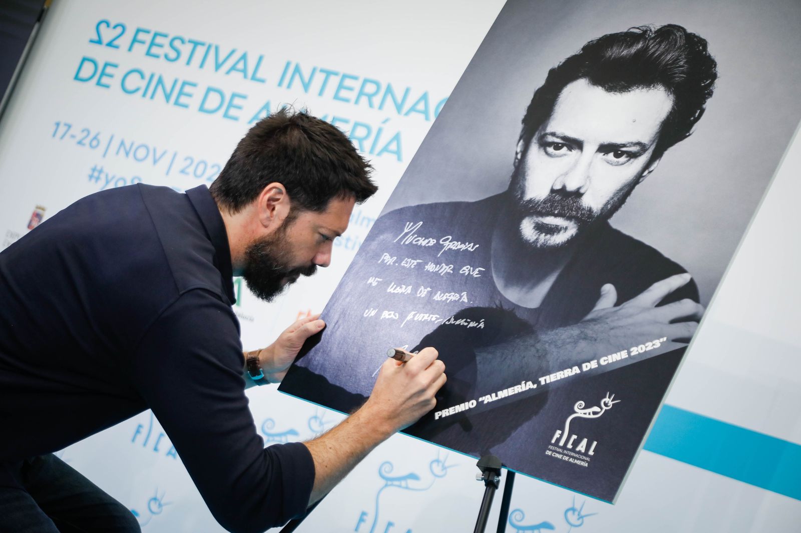 Imágenes en el paseo de la fama de Álvaro Morte