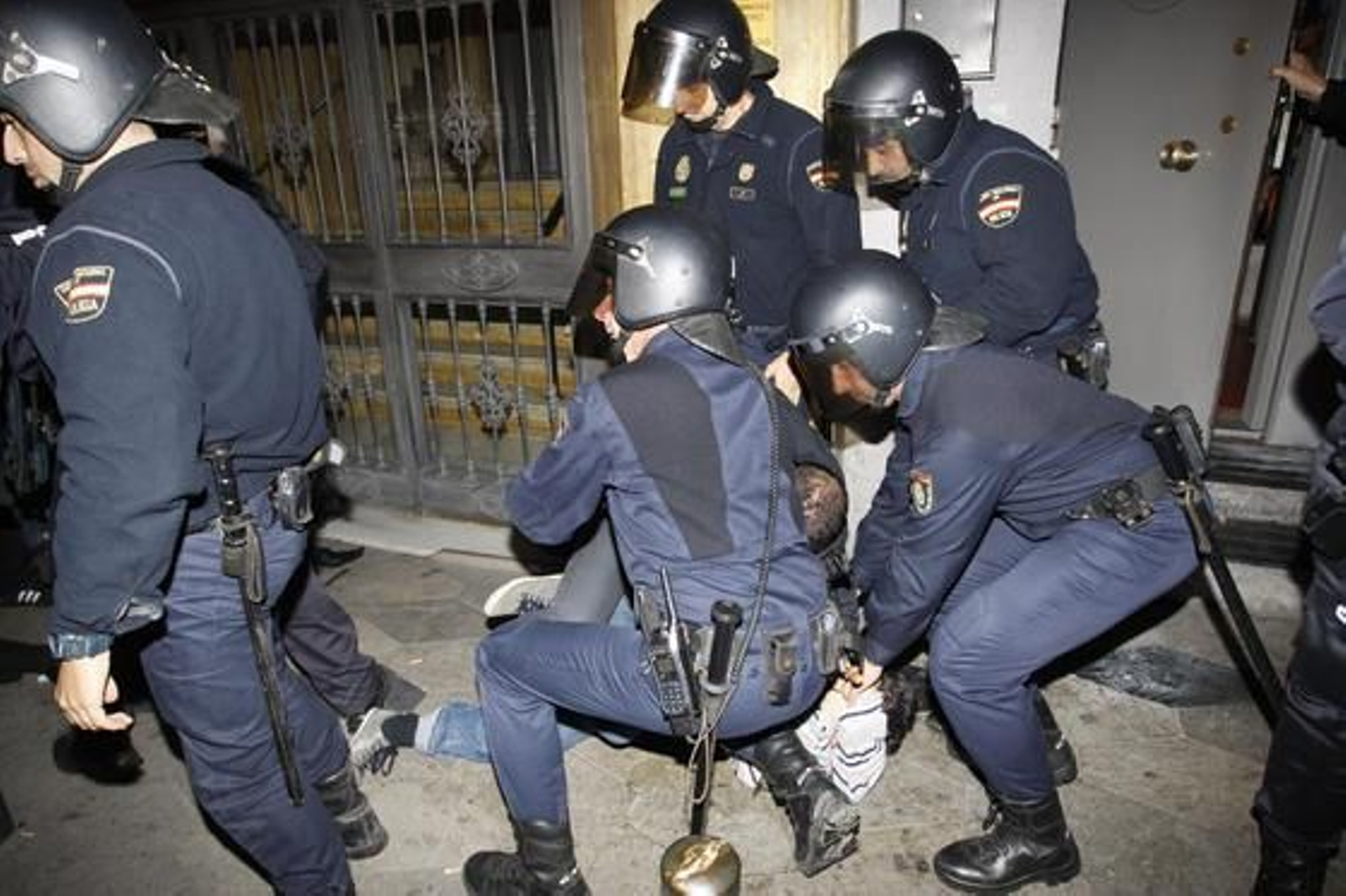 Primeras disputas en la huelga 

Foto: Javier Albiñana