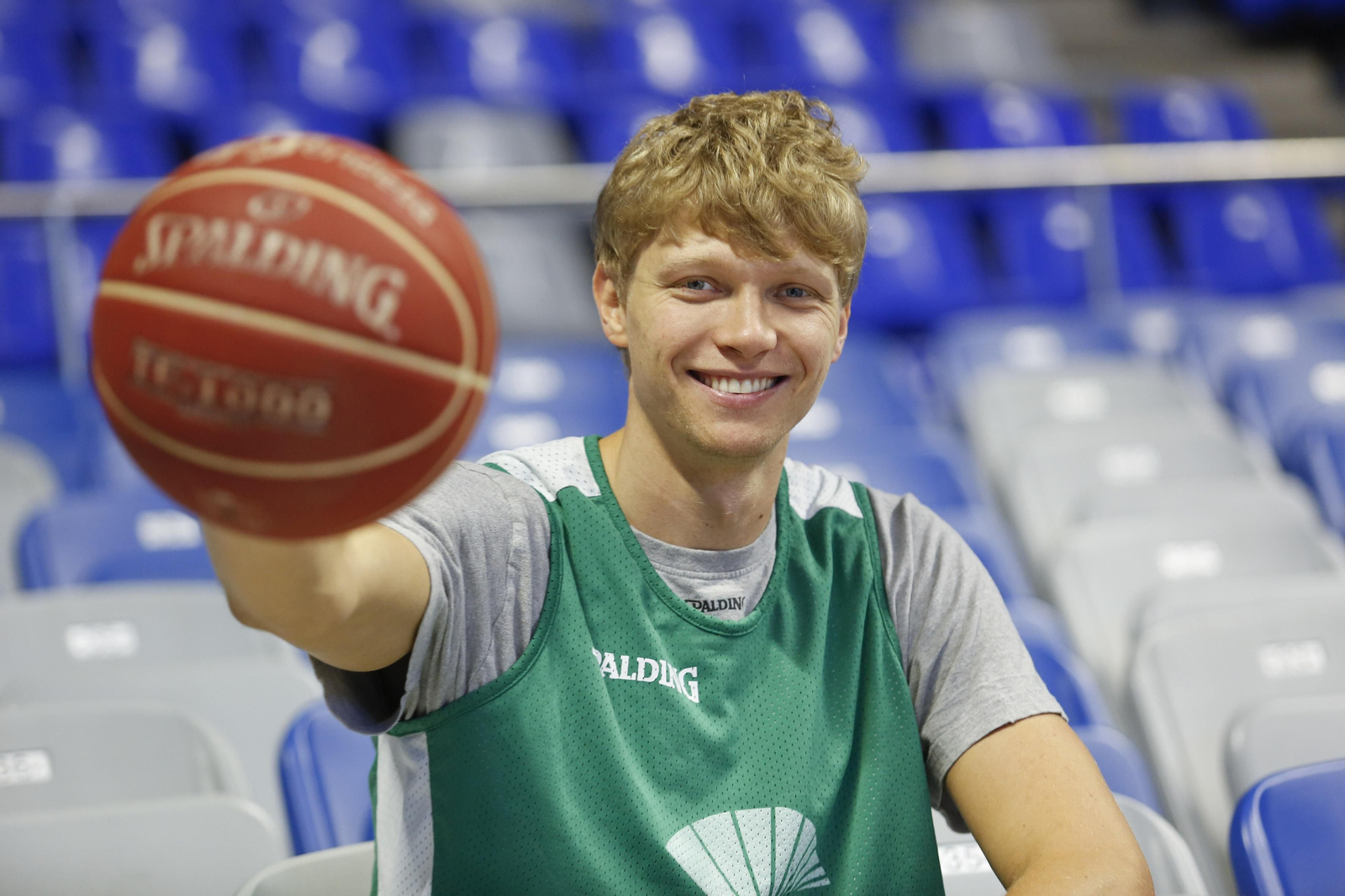 Mindaugas Kuzmisnkas, en su etapa en Málaga.