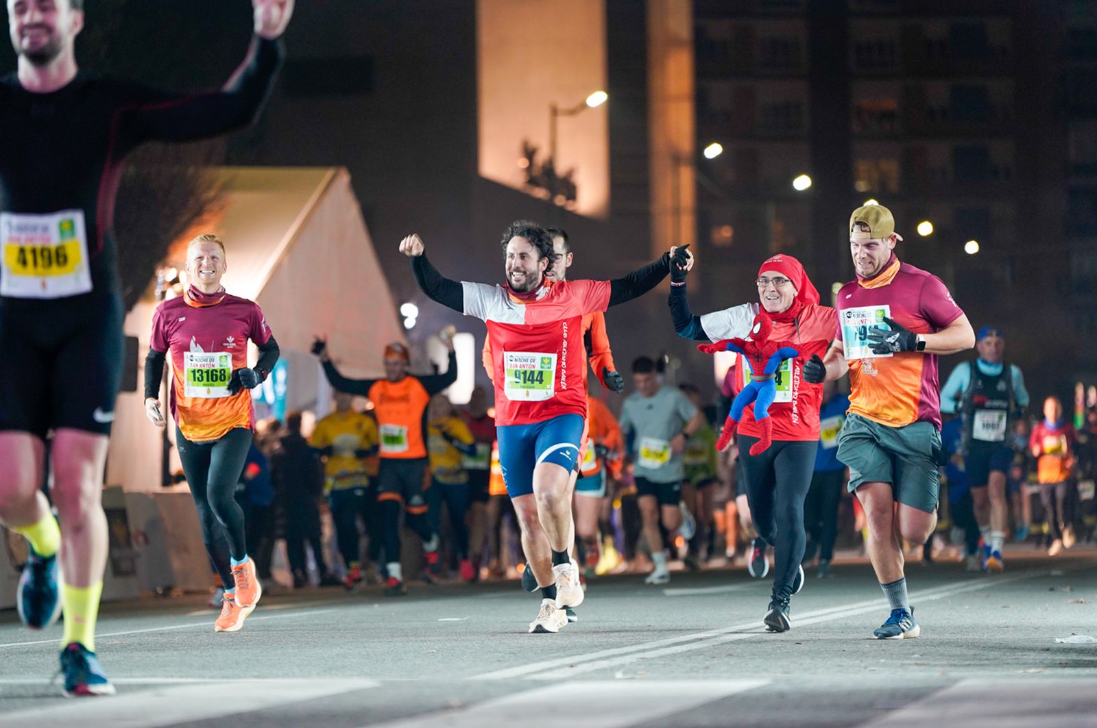 En imágenes: búscate en tu llegada a meta de la Carrera de San Antón 2026 (11)