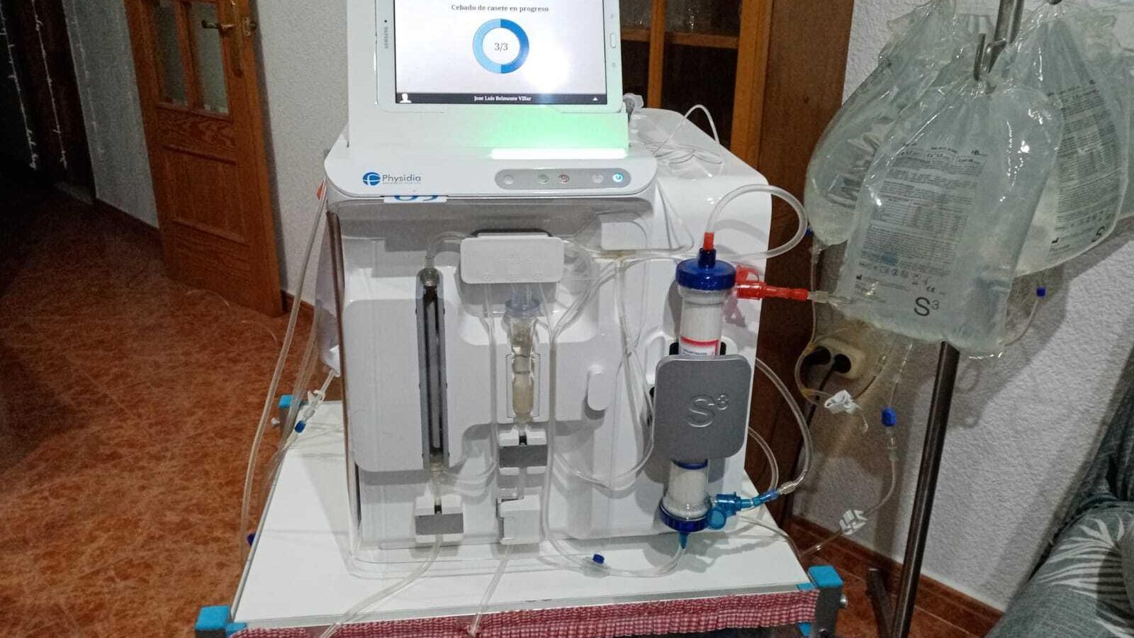Máquina de diálisis que tienen los pacientes renales en sus domicilios. Máquina de diálisis que tienen los pacientes renales en sus domicilios.
