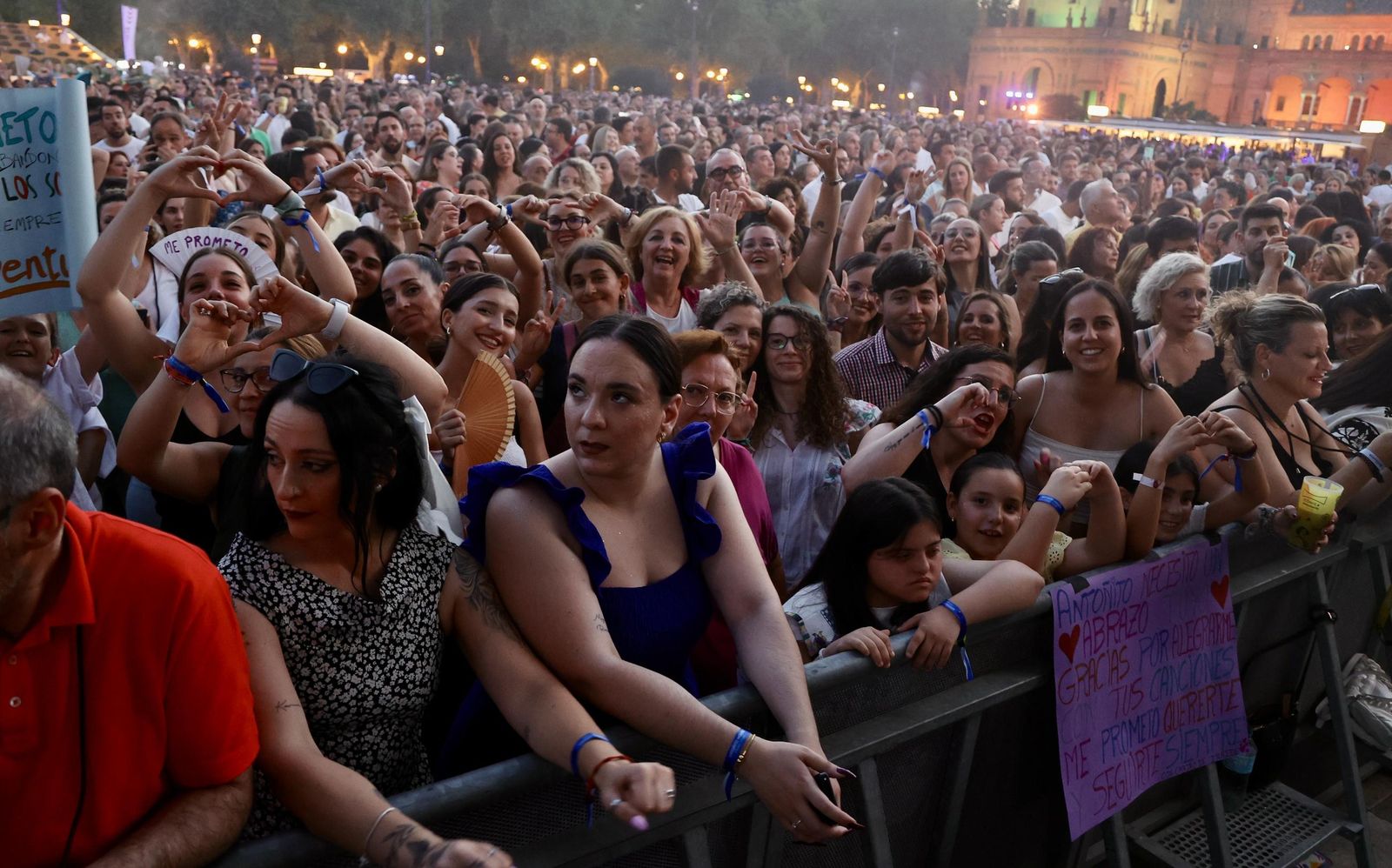 Búscate en las fotos del concierto de Antoñito Molina en Sevilla