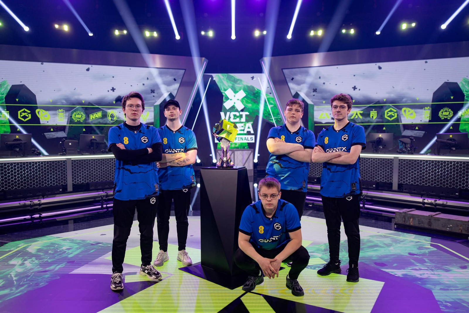 GIANTX con el trofeo