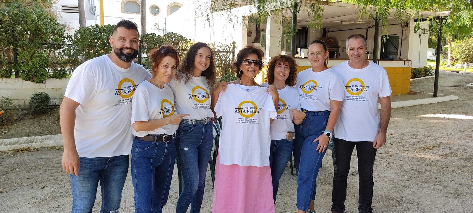 Gala Asta Regia amadrinada por María José Santiago