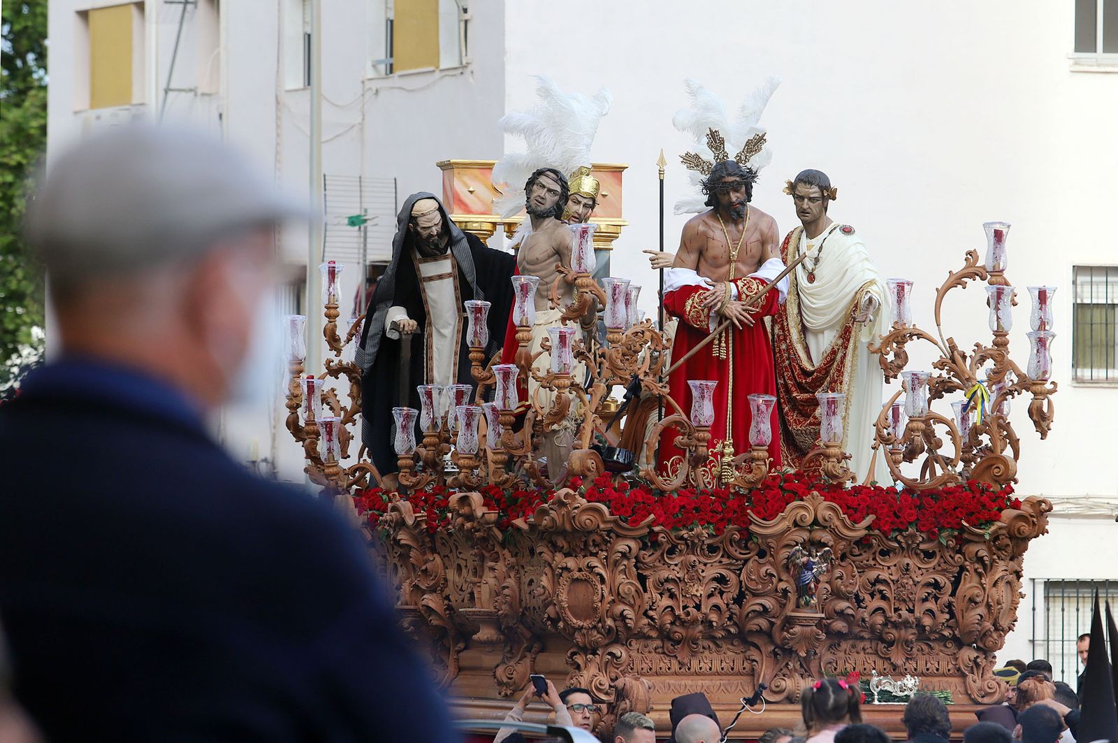 Imágenes de la procesión de La Sentencia por las calles de Huelva