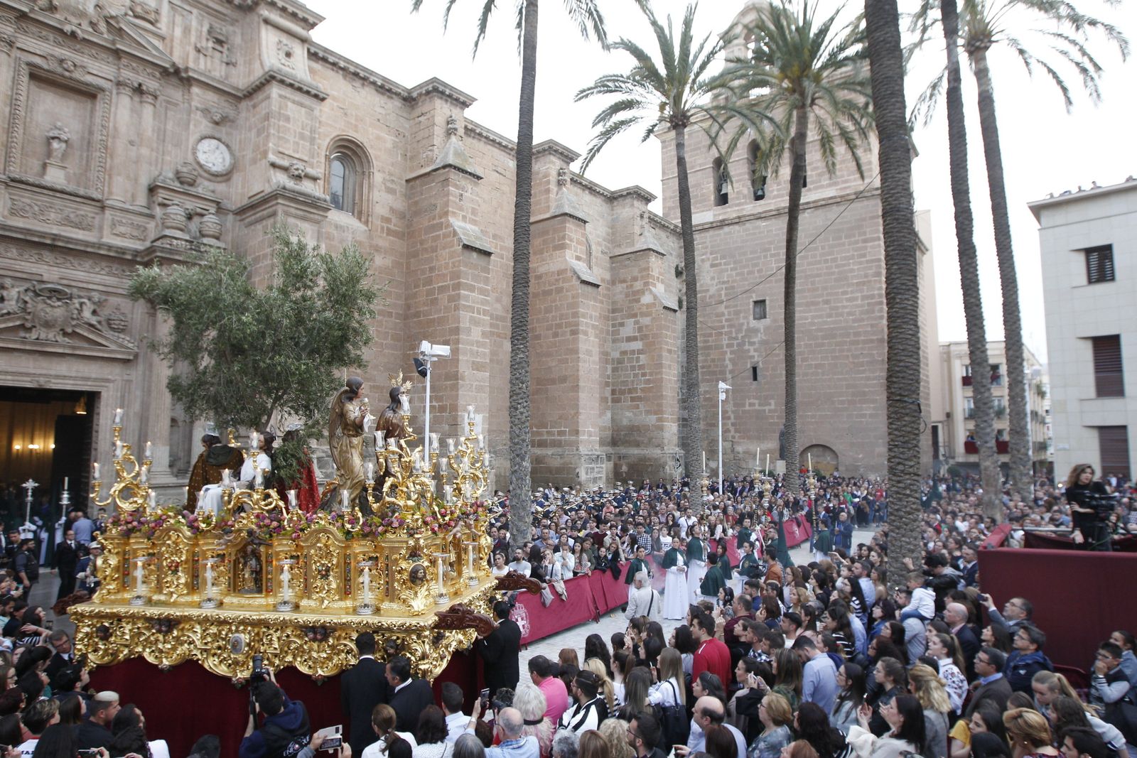 Imágenes de la Procesión de Estudiantes. Semana Santa Almería 2019