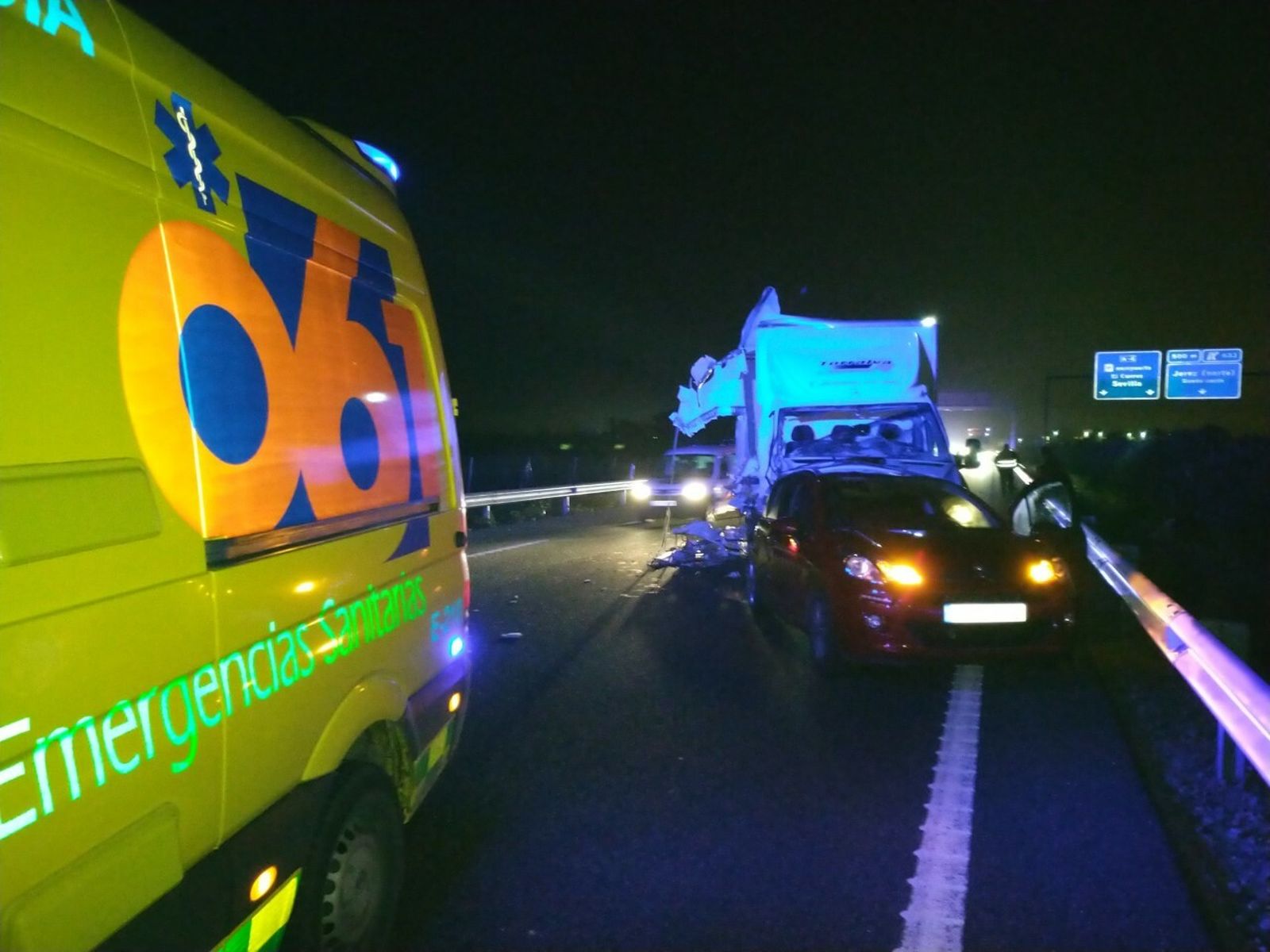 Una ambulancia de EPES 061, en un lugar del accidente.