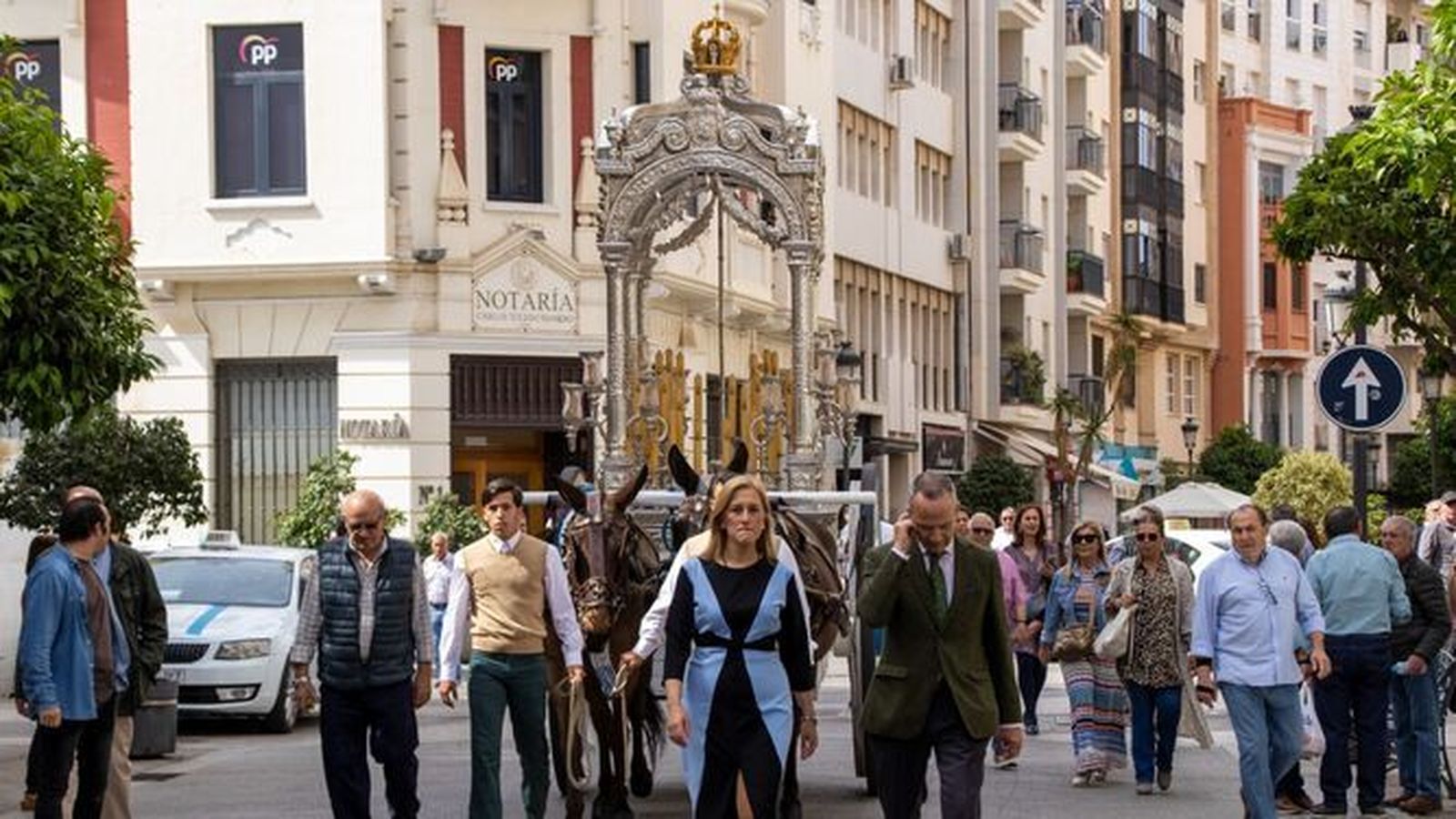 Carroza restaurada en la calle Marina.