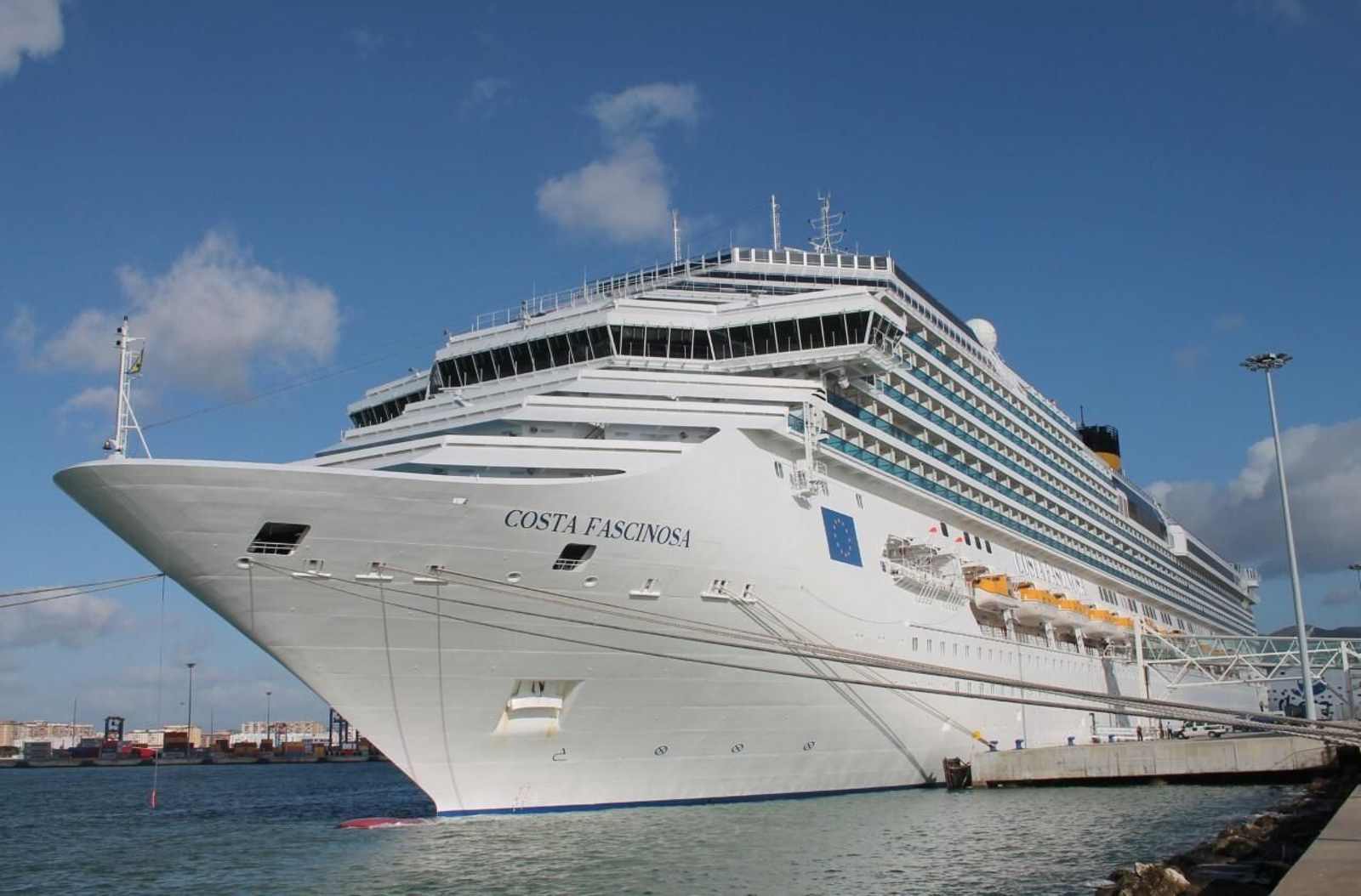 El 'Costa Fascinosa', el buque de mayor capacidad de pasaje que llegará este sábado.