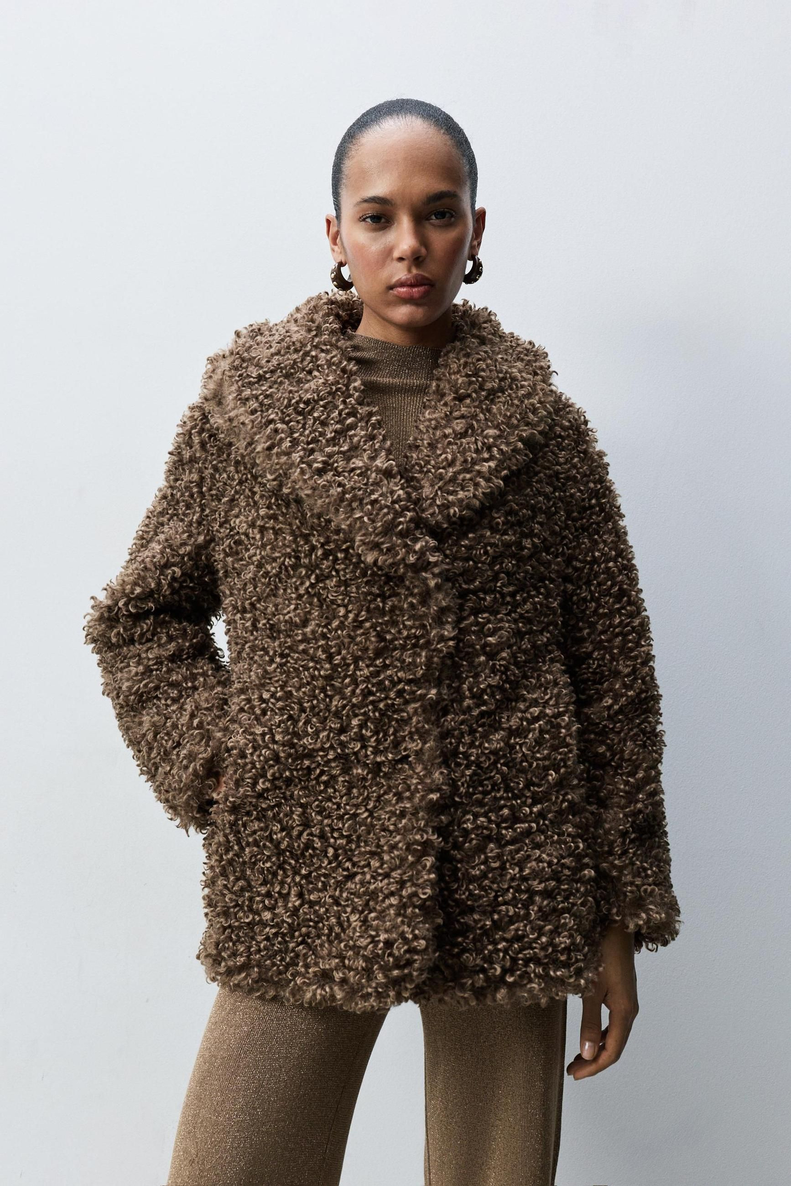 Abrigo de pelo de Lefties.