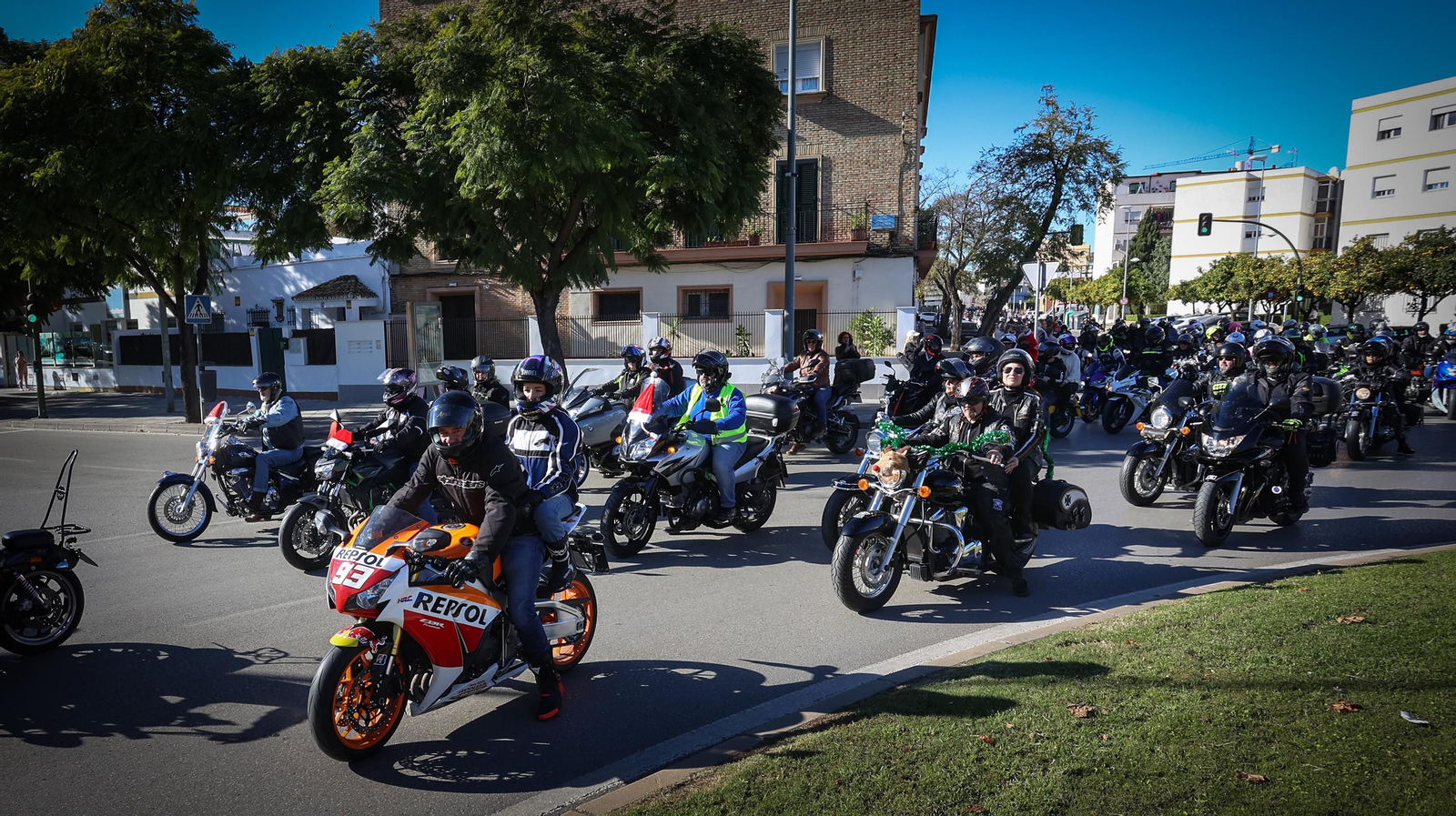 Búscate en la gran motorada solidaria celebrada en Jerez