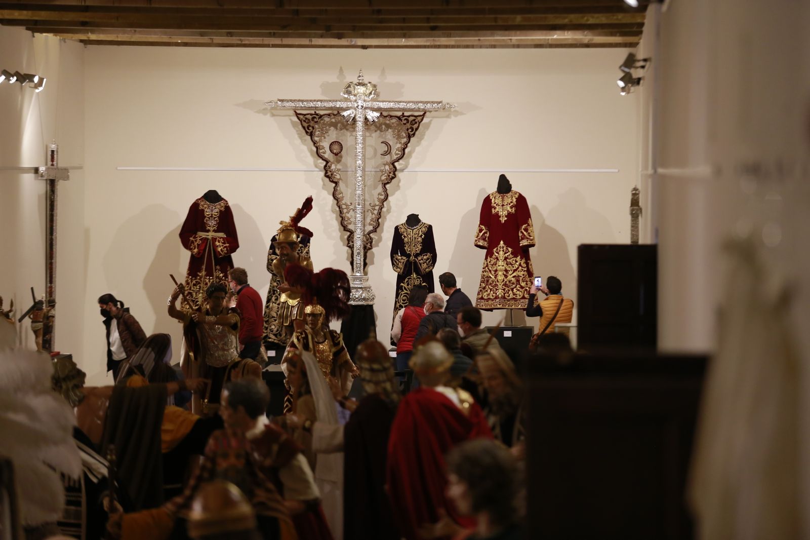 Parte de la exposición cofrade en los Claustros.