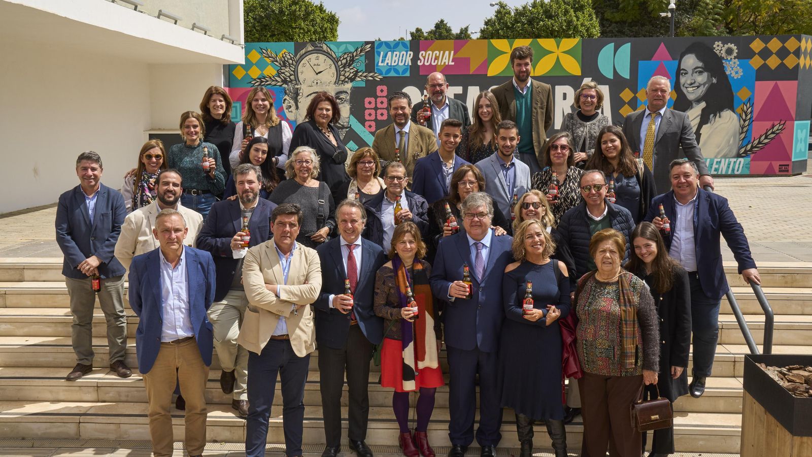 Entrega a El Rinconcillo, en Factoría Cruzcampo, de la edición limitada por su 350 aniversario.