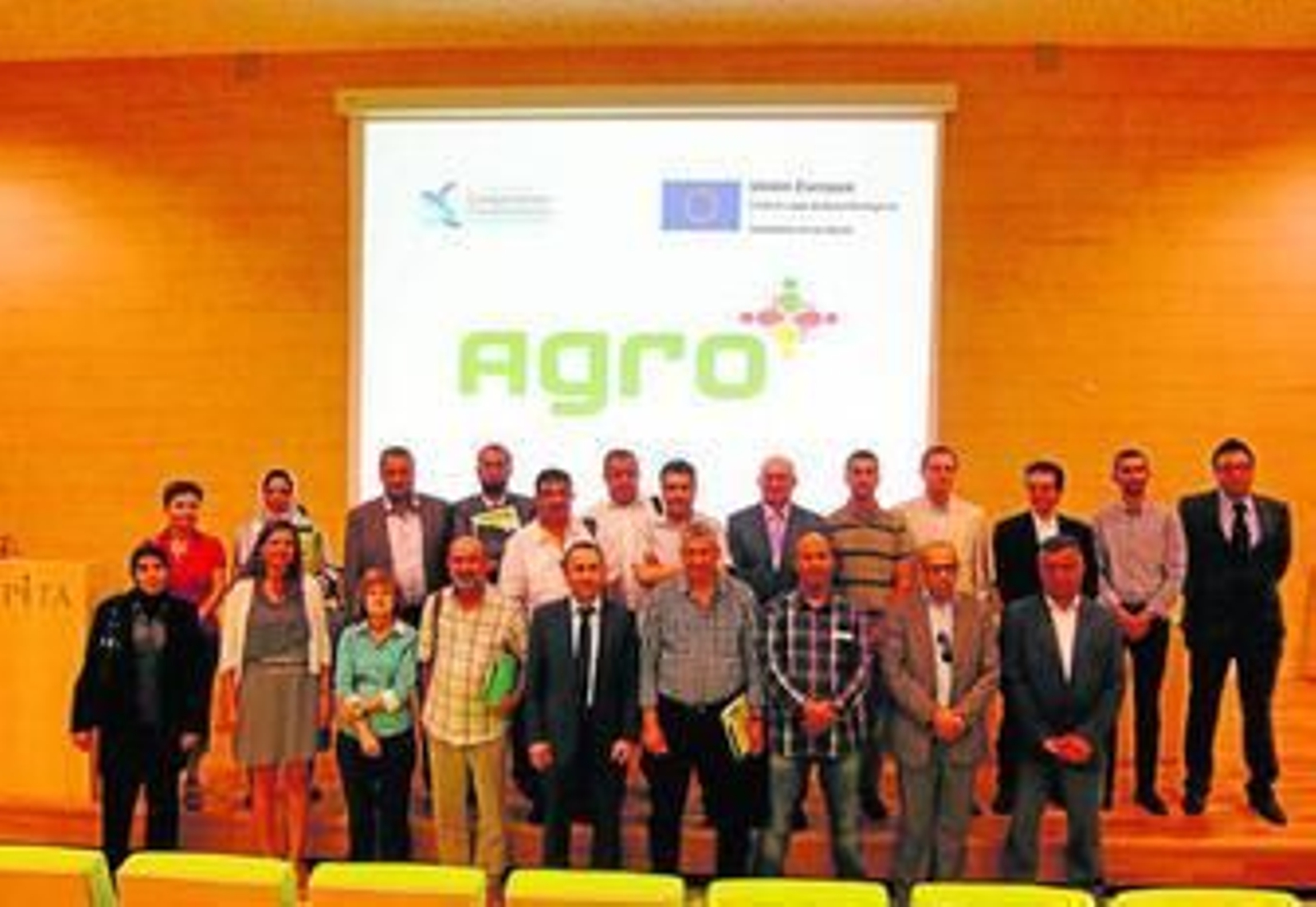 Foto de familia de la delegación empresarial marroquí, en la sede del PITA.