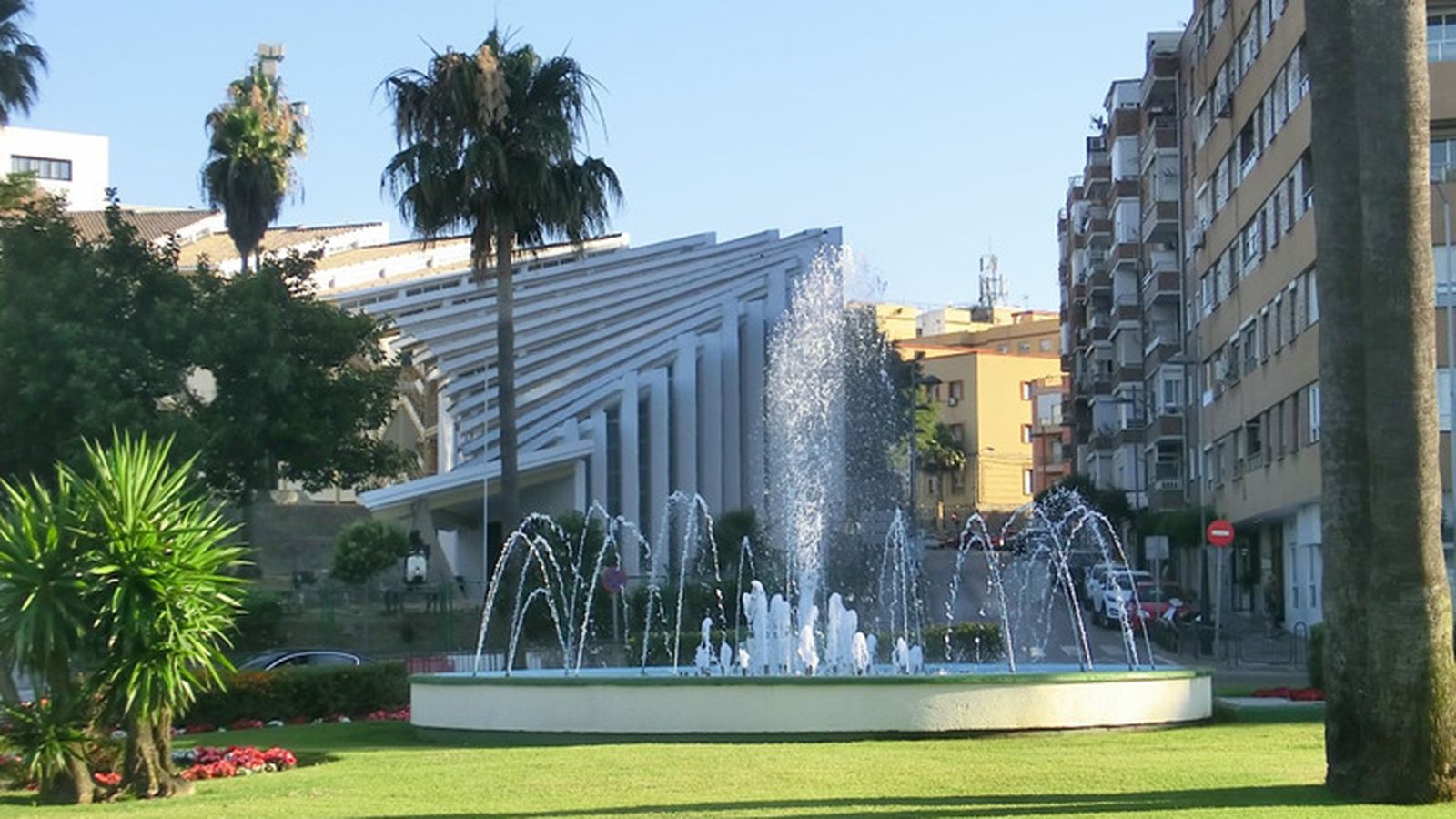 Fuente en la rotonda del Ave María.