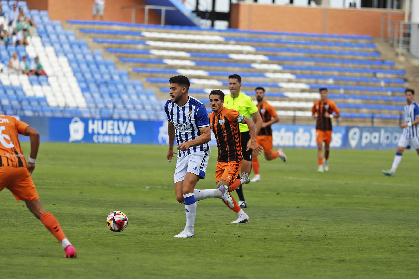 Imágenes del encuentro entre el Recreativo de Huelva y el Antequera CF