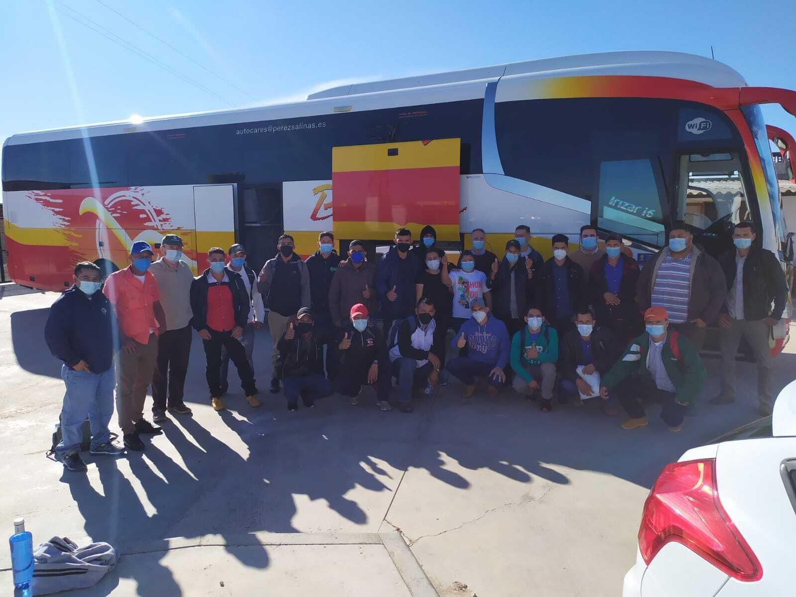 Imagen de la llegada a Huelva de los primeros trabajadores procedentes de Honduras.