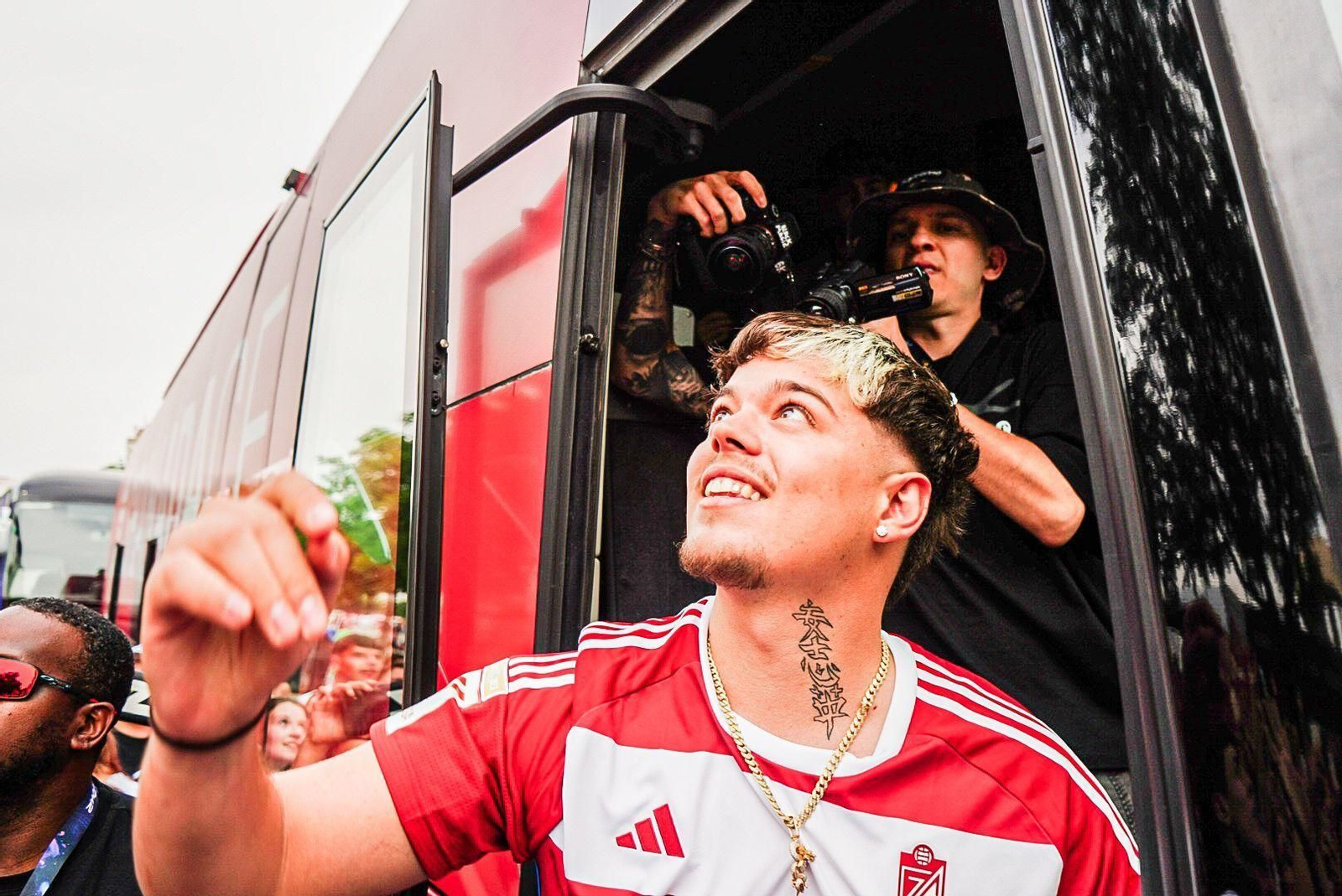 La llegada de Saiko a Los Cármenes, en imágenes