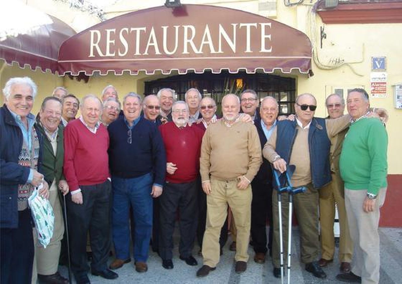 Rafael Morillo, Ramón y Paco Vázquez, Valentín Lasanta, Jaime Rocha, Nacho García-Agulló, Eduardo López-Vegué, Antonio Sánchez Peces, Enrique Pérez, Pepe Peñalver, Javier Cervera, Francisco Hidalgo, Gabriel Gómez, Antonio Pacios, Federico Accame, León Herrero, Nono Copano y Adolfo González-Santiago.  Foto: Ignacio Casas de Ciria