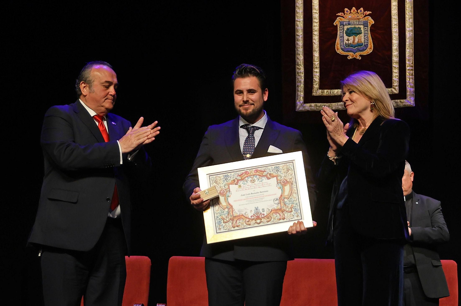 Pepelu Bonaño pregona a San Sebastián en el Gran Teatro de Huelva, en imágenes
