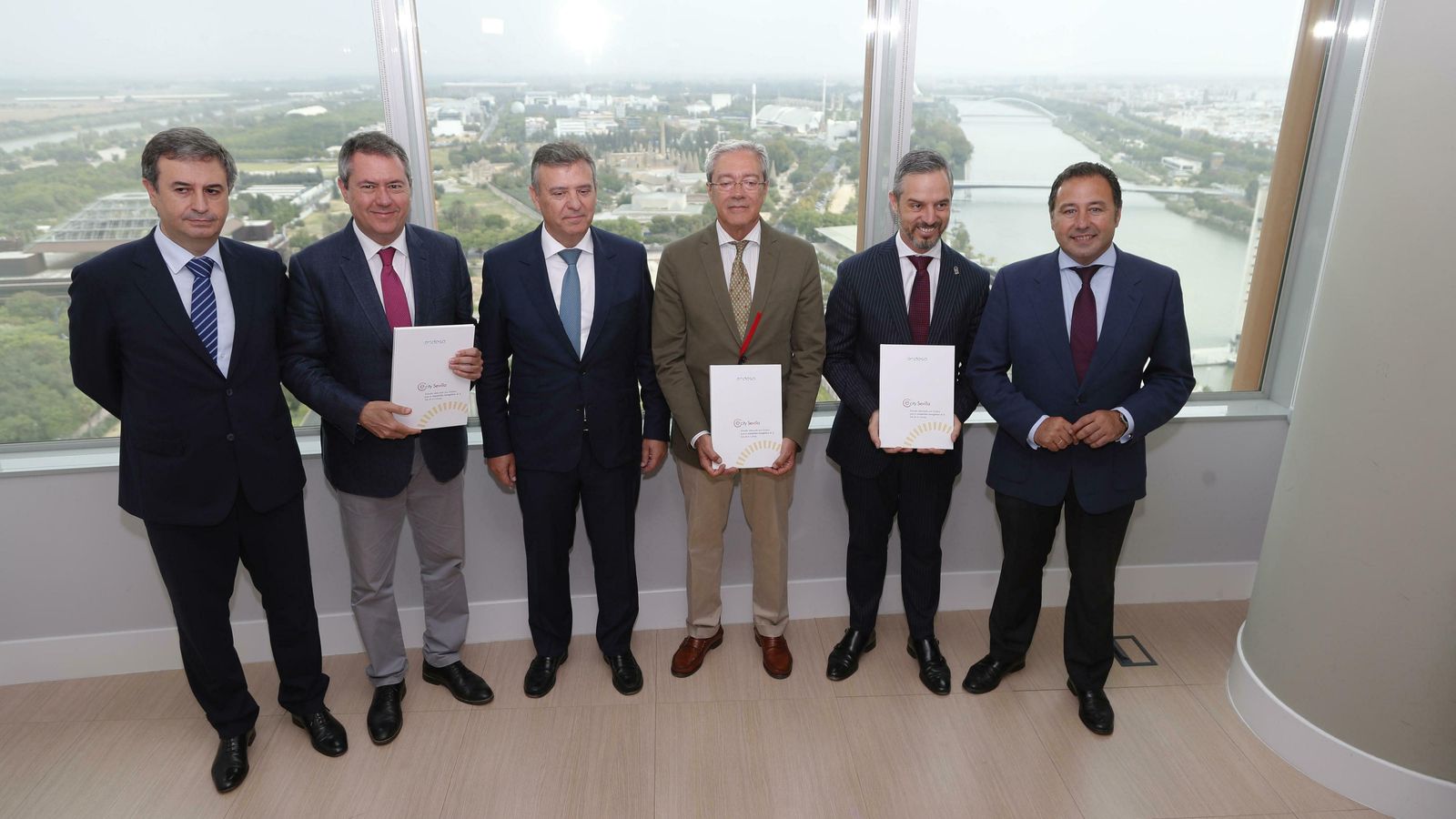 Rafael Sánchez, Juan Espadas, Francisco Arteaga, Rogelio Velasco, Juan Bravo y Ricardo Sánchez durante la presentación.