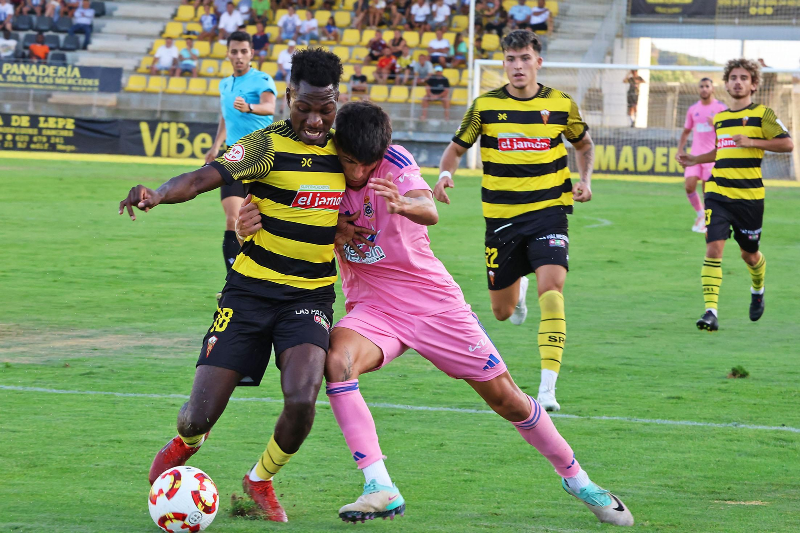 Imágenes del Trofeo de la Bella entre el San Roque de Lepe y el Recreativo de Huelva