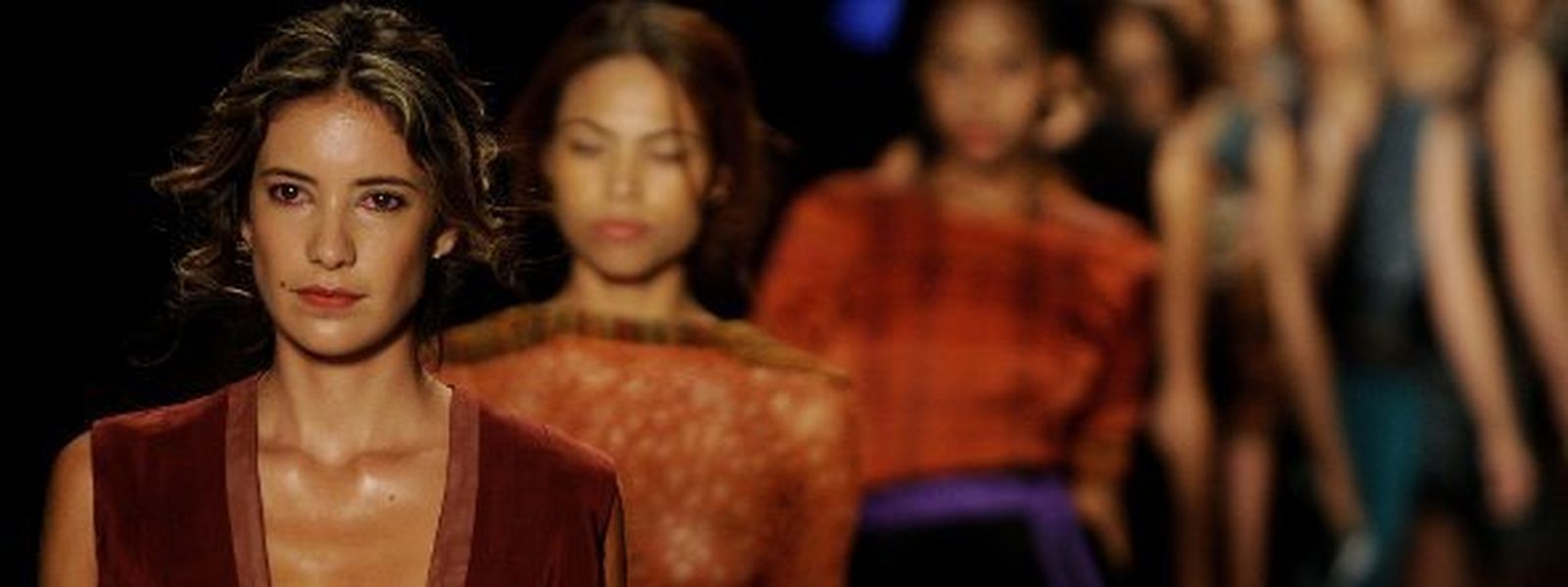 Desfile de Christian Cota en la semana de la moda de Colombia.