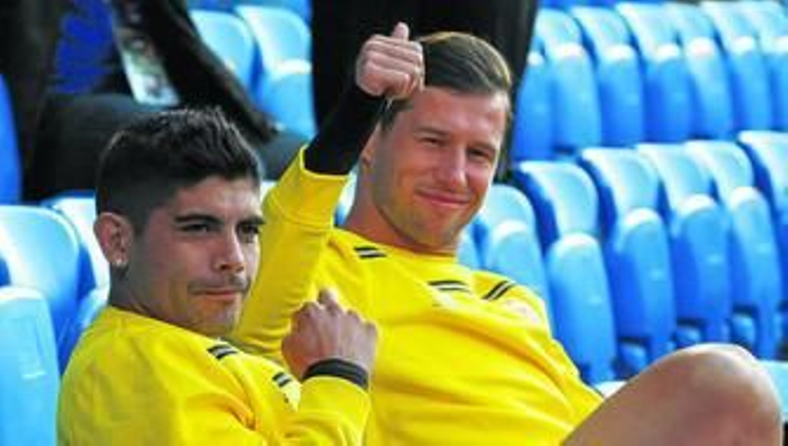 Krychowiak y Banega, en la sesión de entrenamiento previa a la última final de la Liga Europa ante el Liverpool, en Basilea.