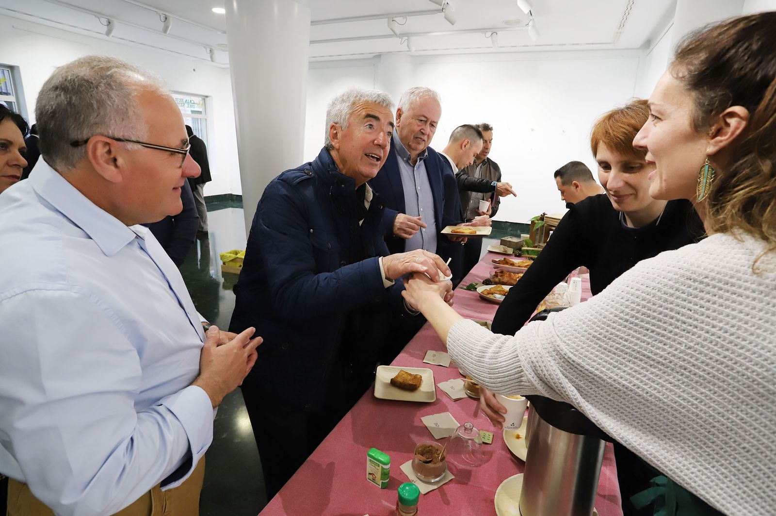 Imágenes de la presentación de la Guía de Semana Santa de Huelva Información