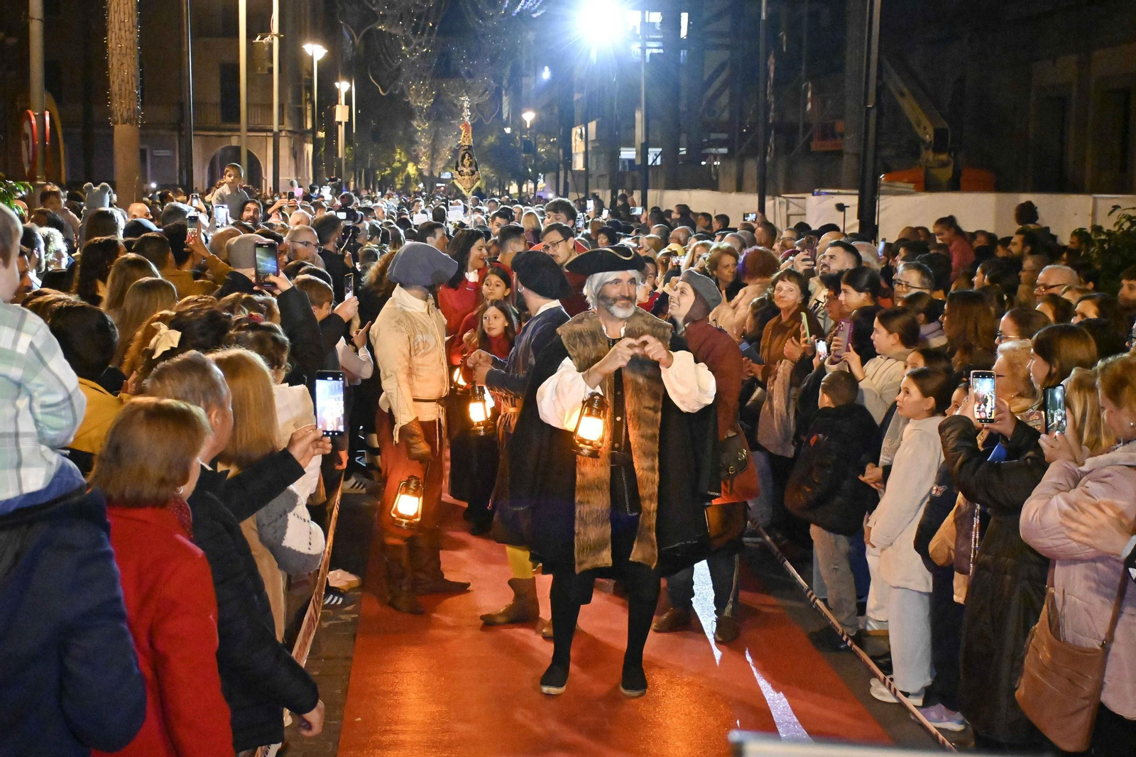 Las mejores imágenes del encendido del alumbrado 2025 en la Plaza de las Monjas