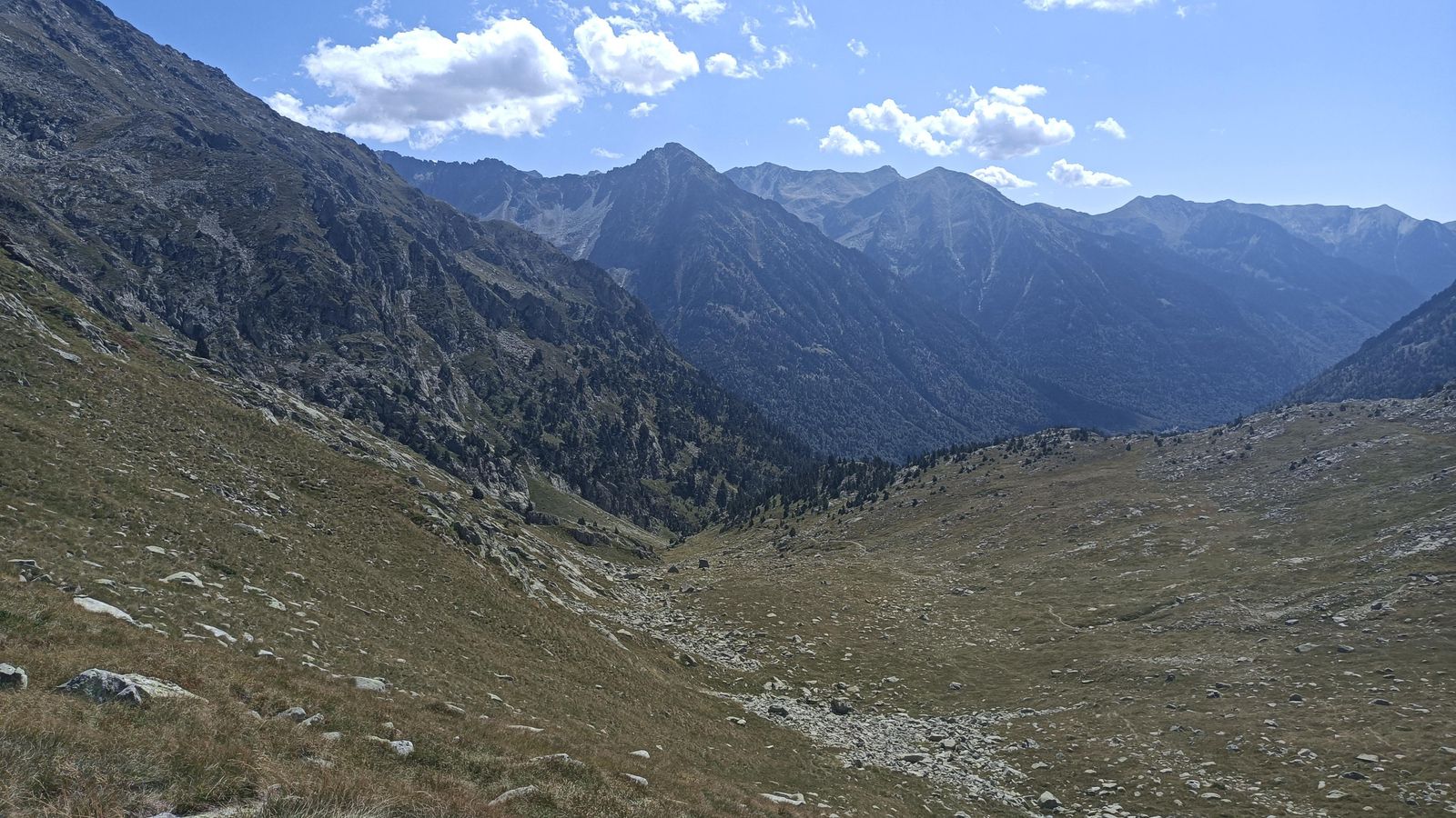 Esta cara de la montaña es más seca que la norte.